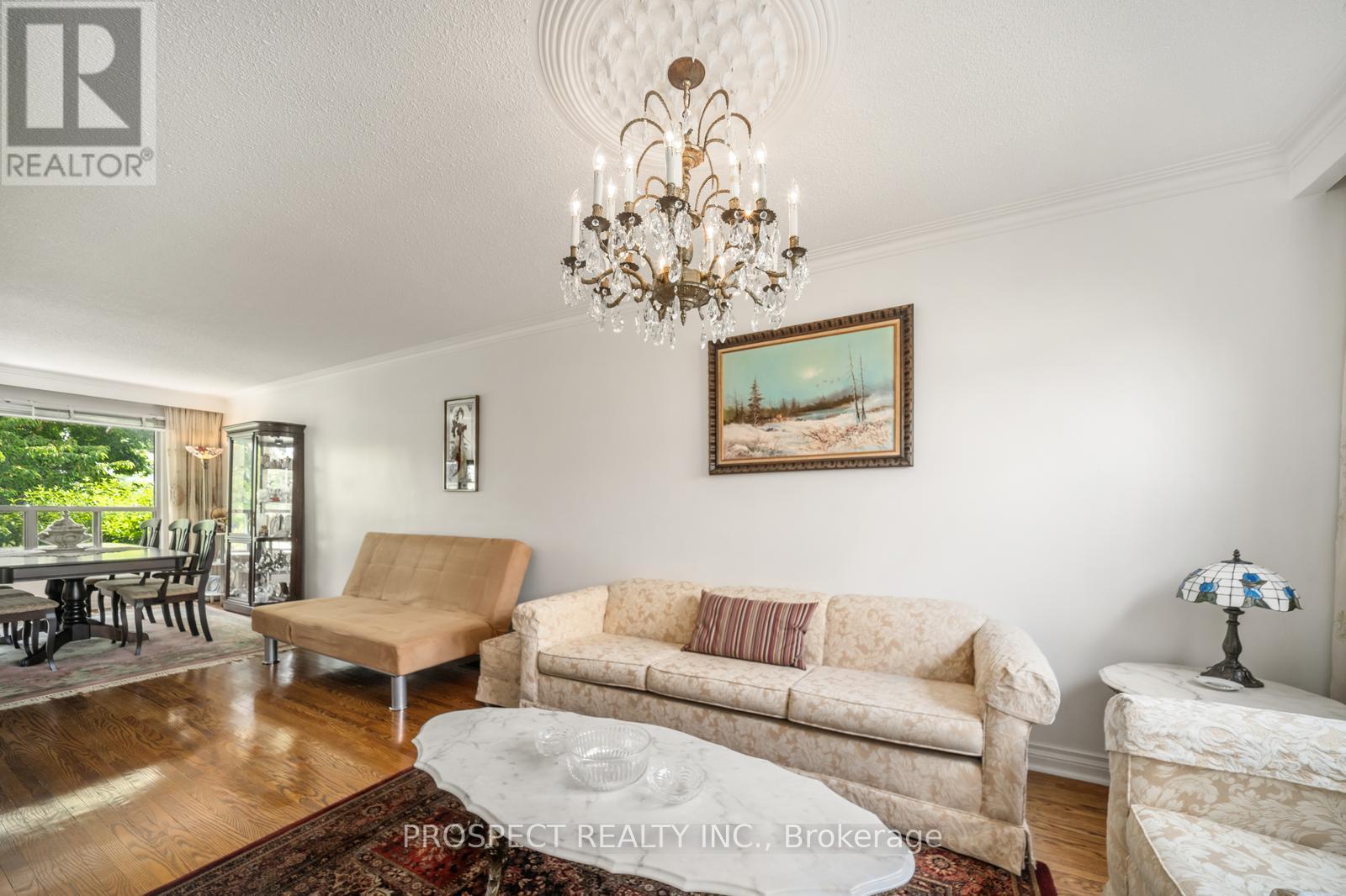 8 Sonnet Court, Toronto, Ontario  M6L 1J7 - Photo 12 - W12379651