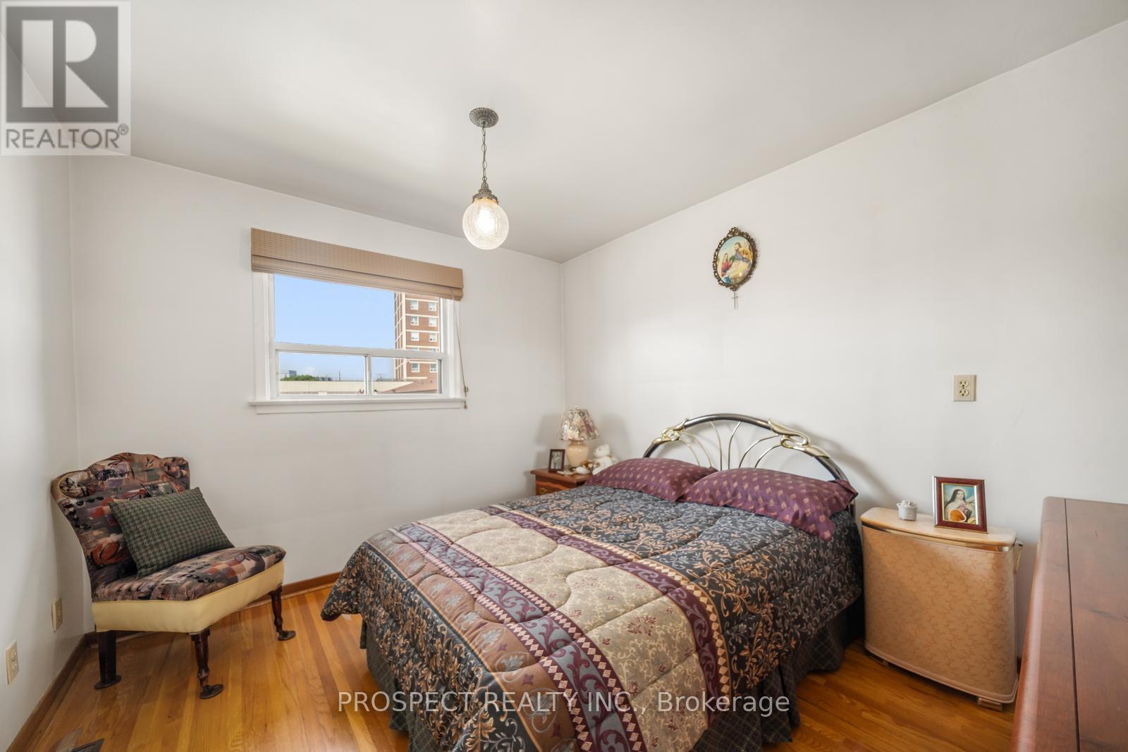 8 Sonnet Court, Toronto, Ontario  M6L 1J7 - Photo 18 - W12379651