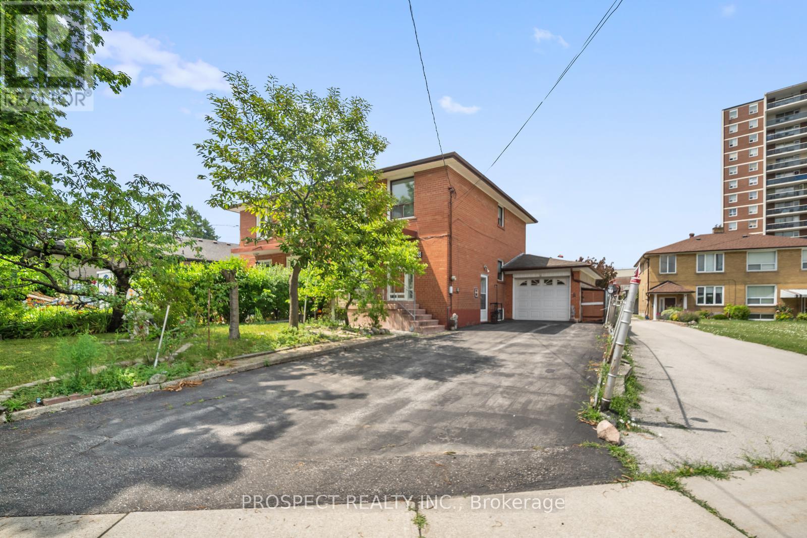 8 Sonnet Court, Toronto, Ontario  M6L 1J7 - Photo 2 - W12379651