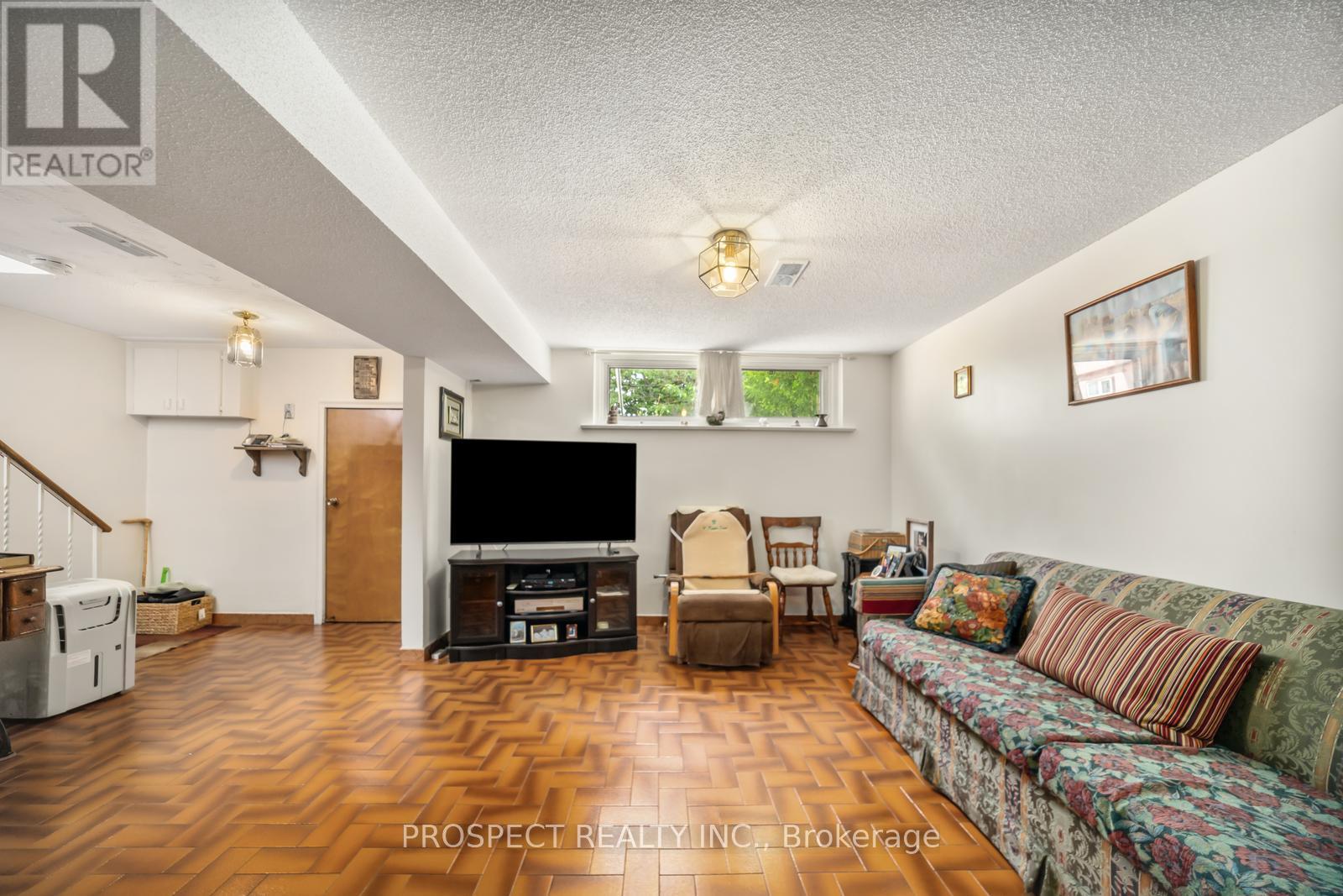 8 Sonnet Court, Toronto, Ontario  M6L 1J7 - Photo 24 - W12379651