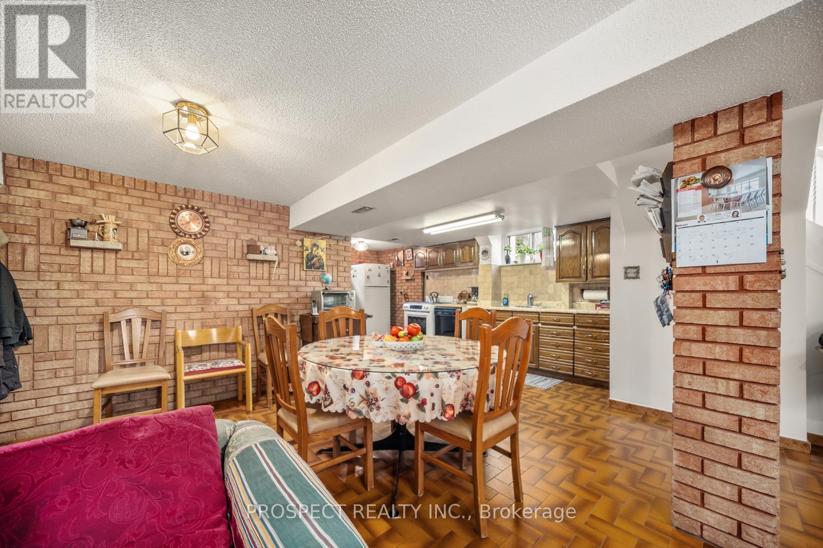 8 Sonnet Court, Toronto, Ontario  M6L 1J7 - Photo 25 - W12379651