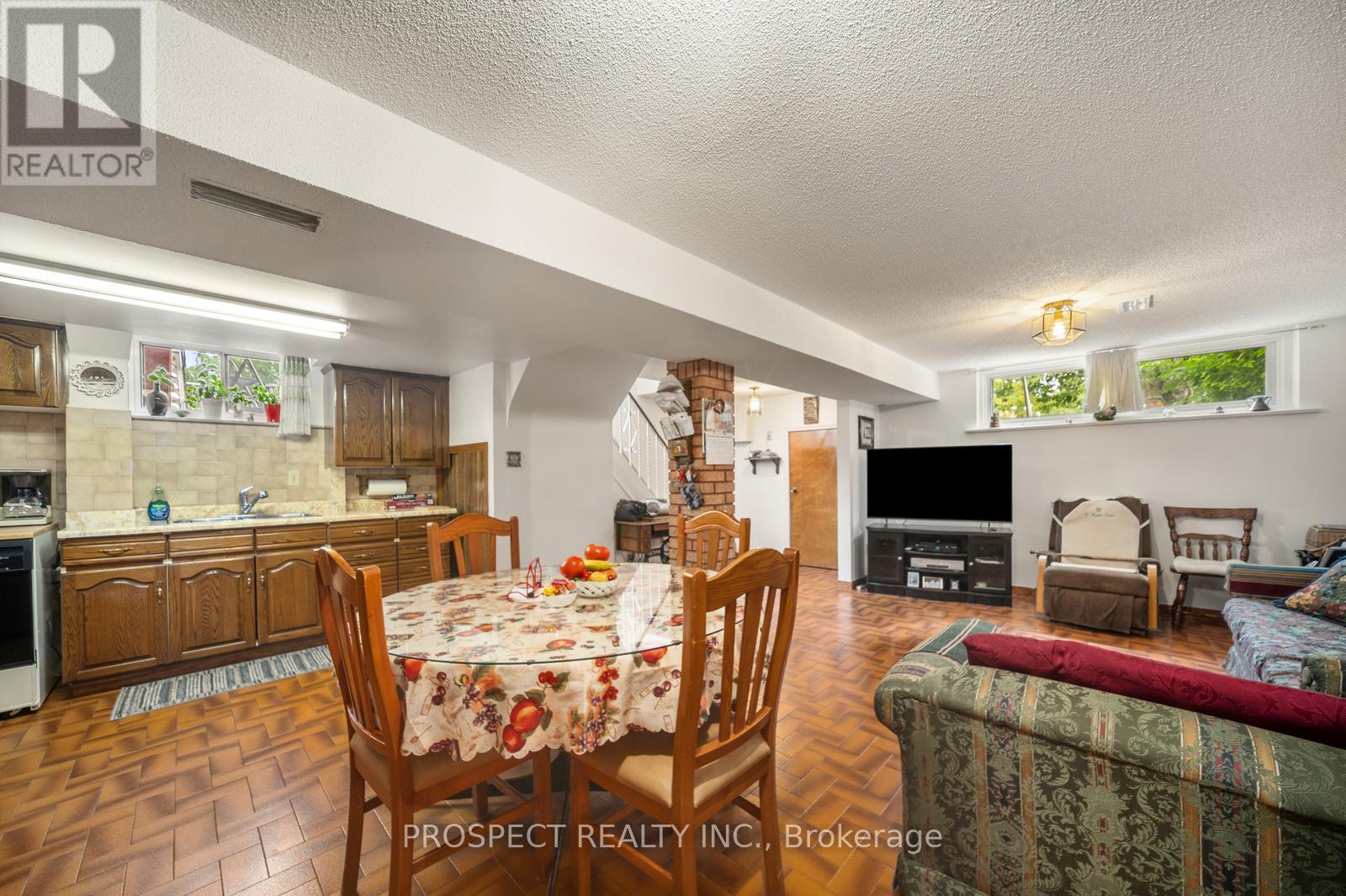 8 Sonnet Court, Toronto, Ontario  M6L 1J7 - Photo 26 - W12379651