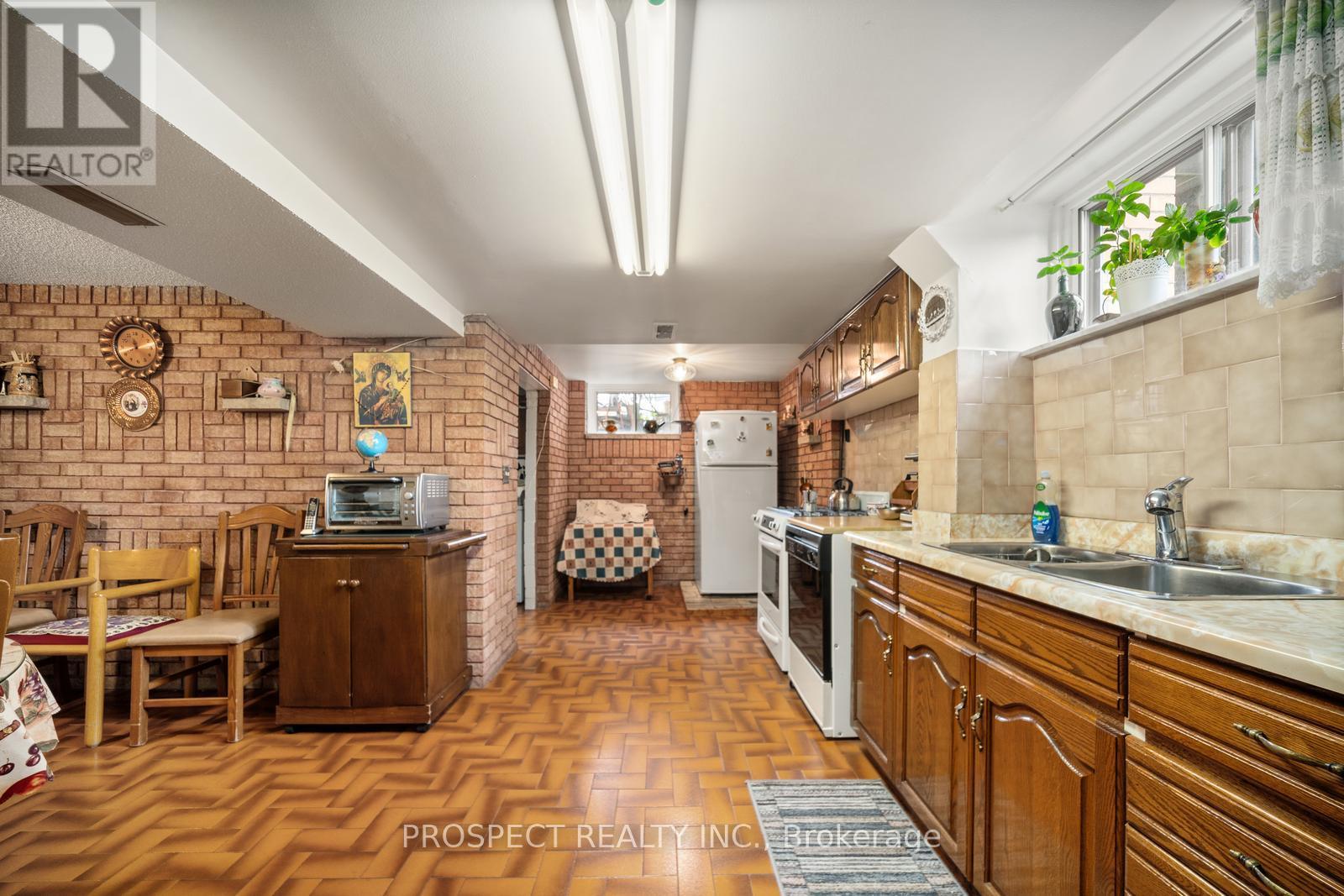 8 Sonnet Court, Toronto, Ontario  M6L 1J7 - Photo 28 - W12379651