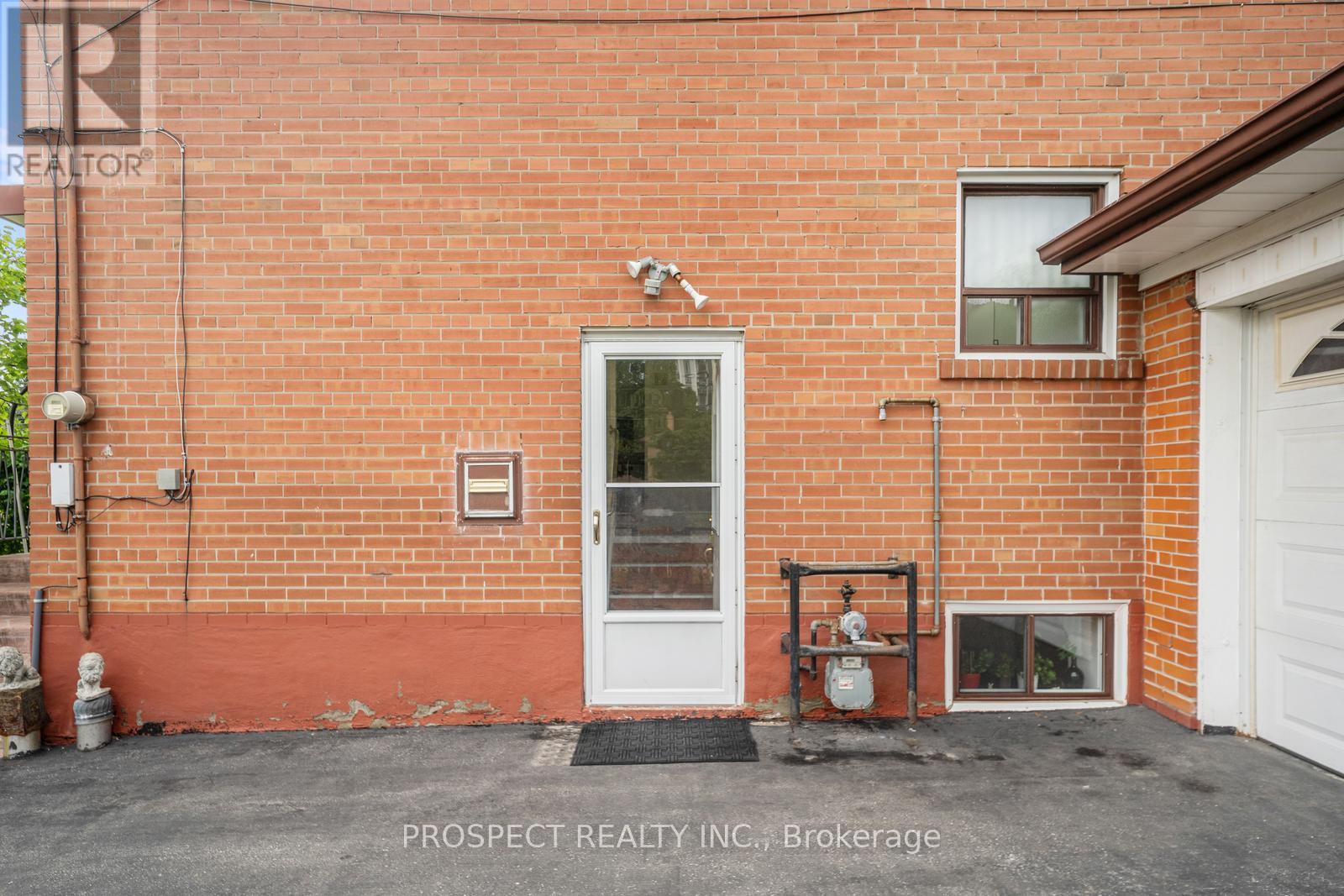 8 Sonnet Court, Toronto, Ontario  M6L 1J7 - Photo 31 - W12379651