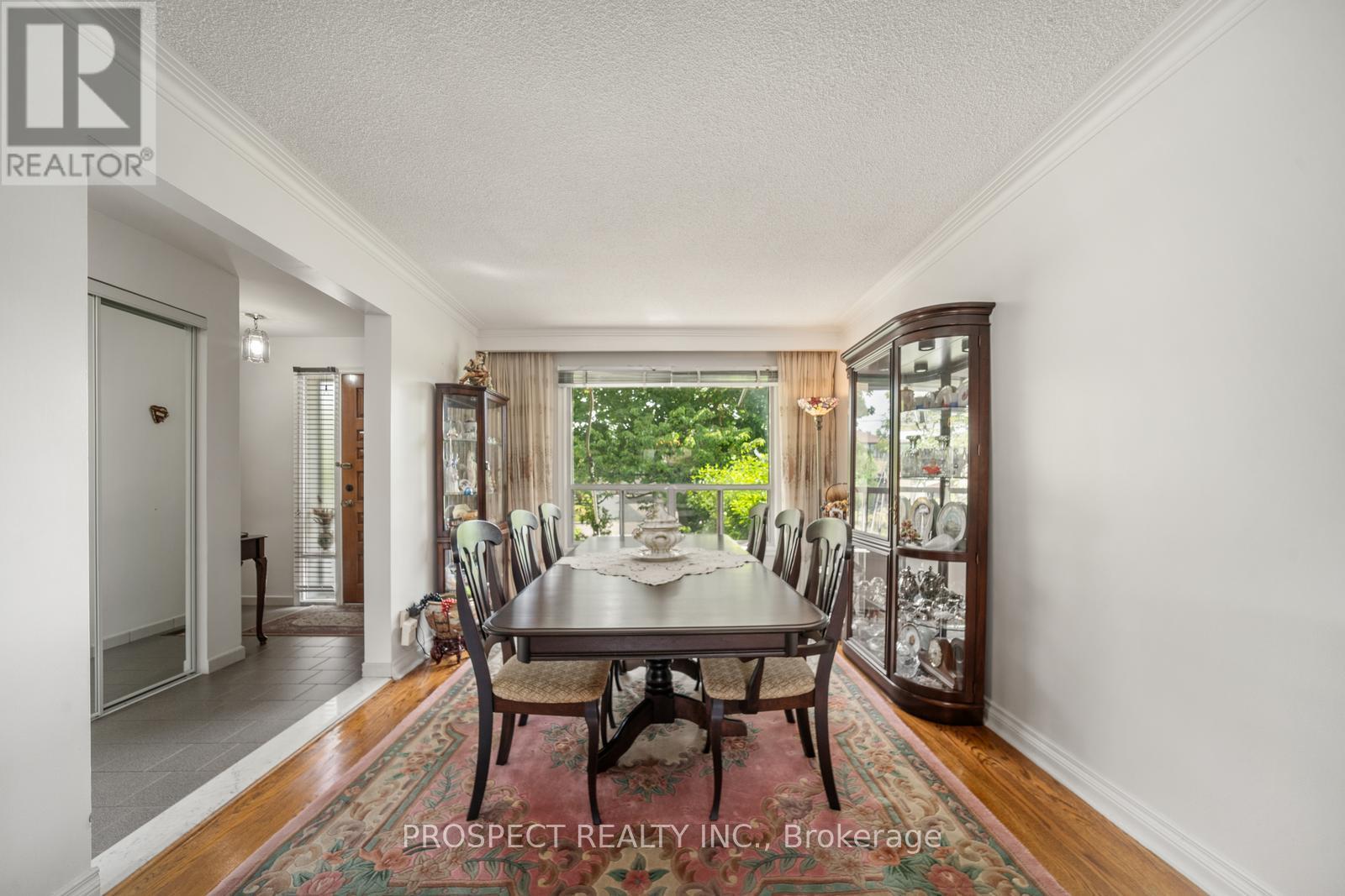 8 Sonnet Court, Toronto, Ontario  M6L 1J7 - Photo 4 - W12379651