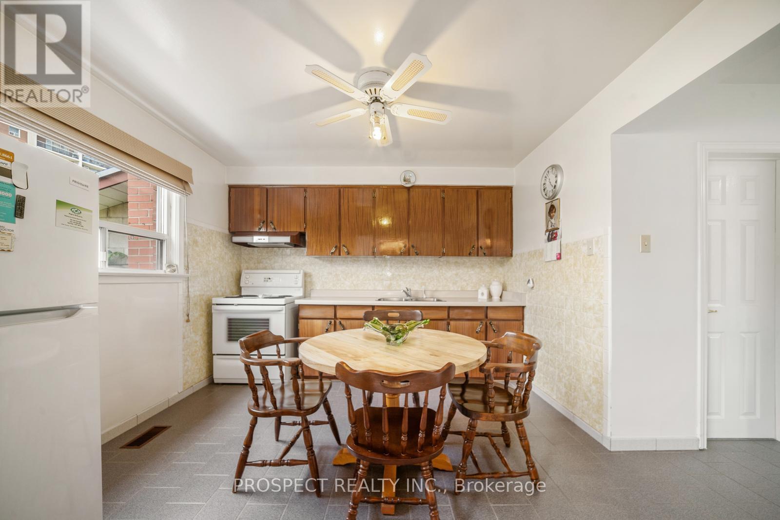 8 Sonnet Court, Toronto, Ontario  M6L 1J7 - Photo 7 - W12379651
