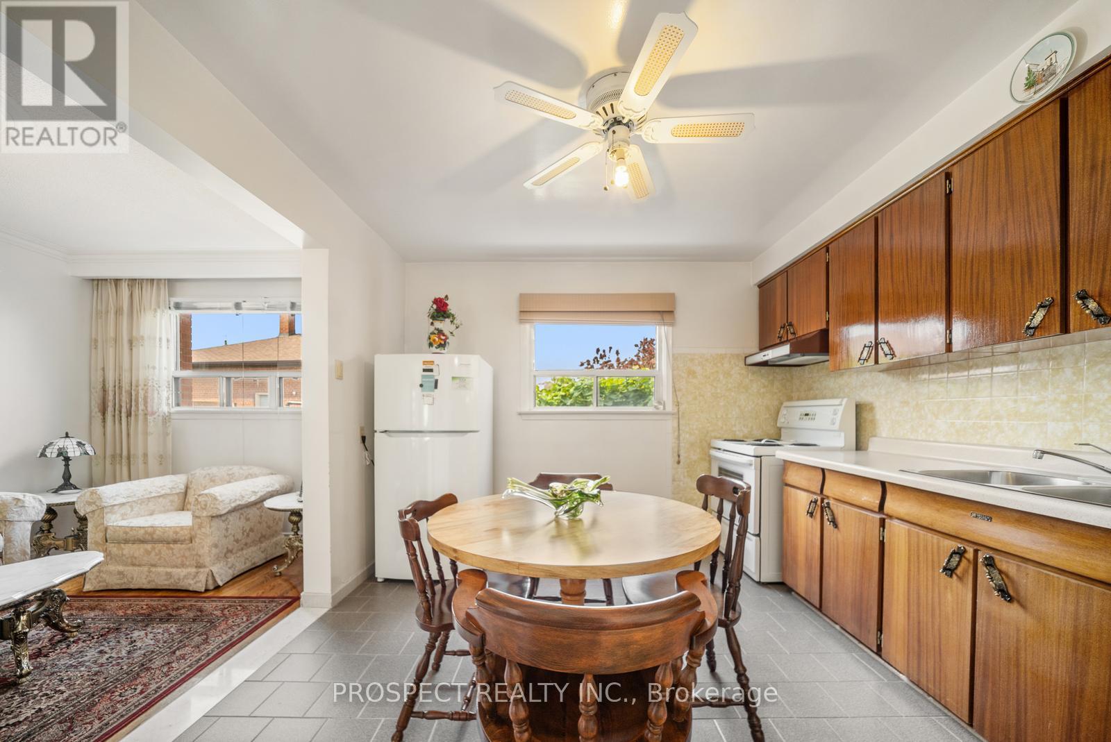 8 Sonnet Court, Toronto, Ontario  M6L 1J7 - Photo 8 - W12379651