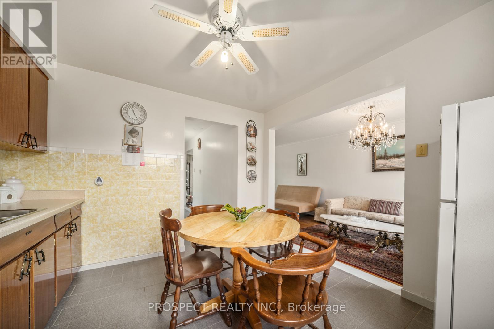 8 Sonnet Court, Toronto, Ontario  M6L 1J7 - Photo 9 - W12379651
