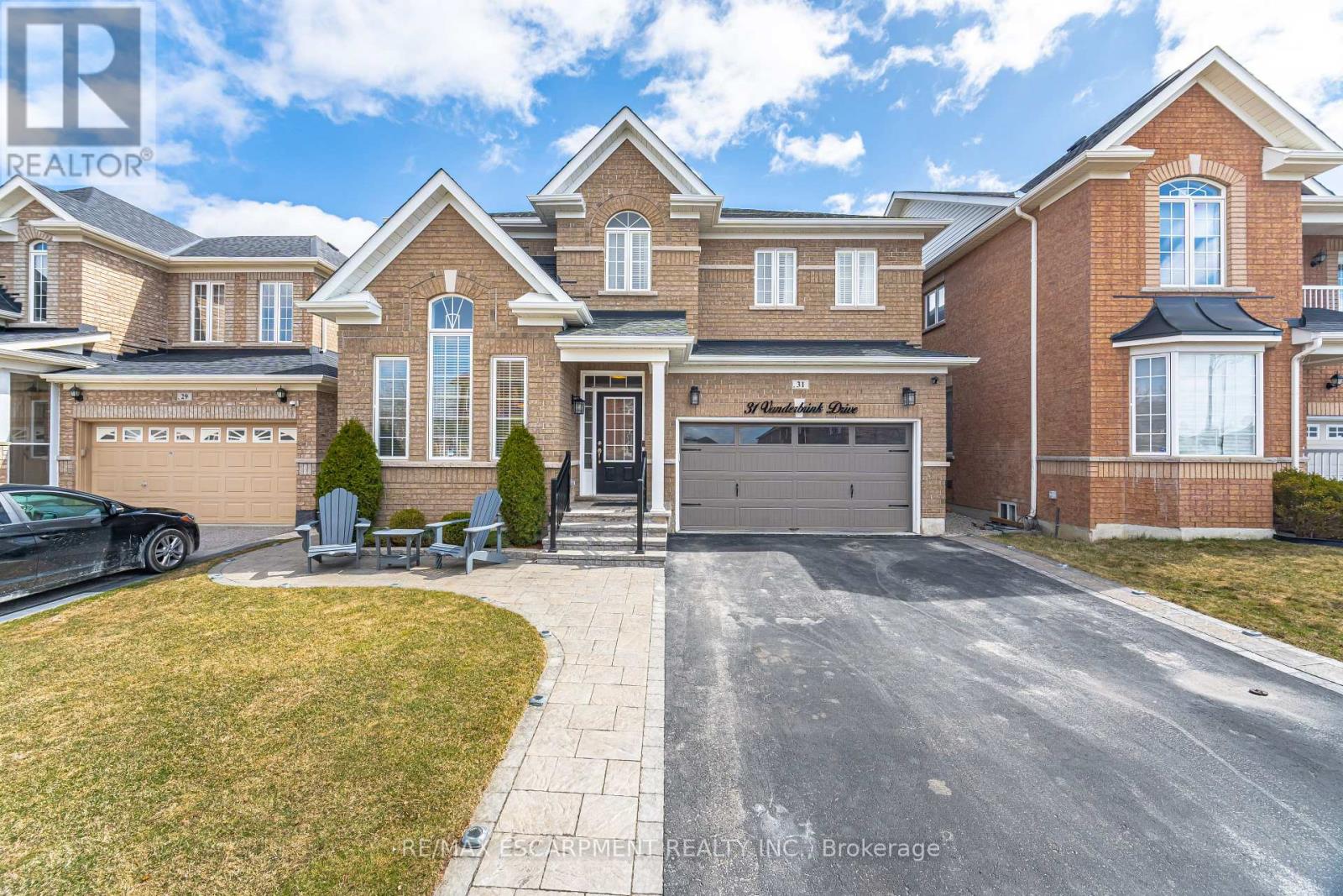 31 Vanderbrink Drive, Brampton, Ontario  L6R 0E6 - Photo 2 - W12379668