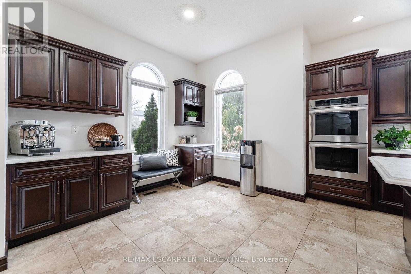 31 Ingrid Court, Hamilton, Ontario  L8W 2V4 - Photo 10 - X12379665