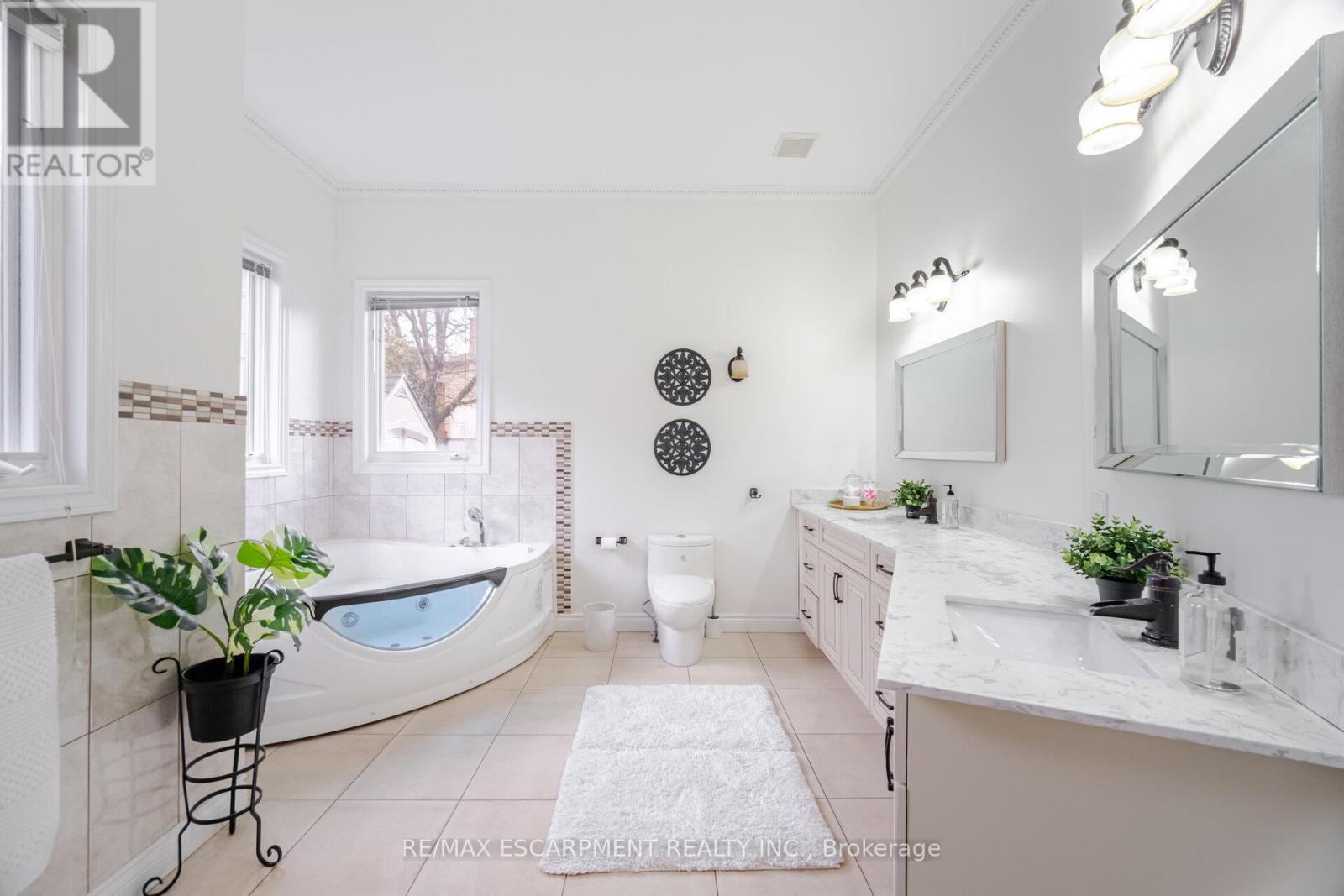 31 Ingrid Court, Hamilton, Ontario  L8W 2V4 - Photo 17 - X12379665