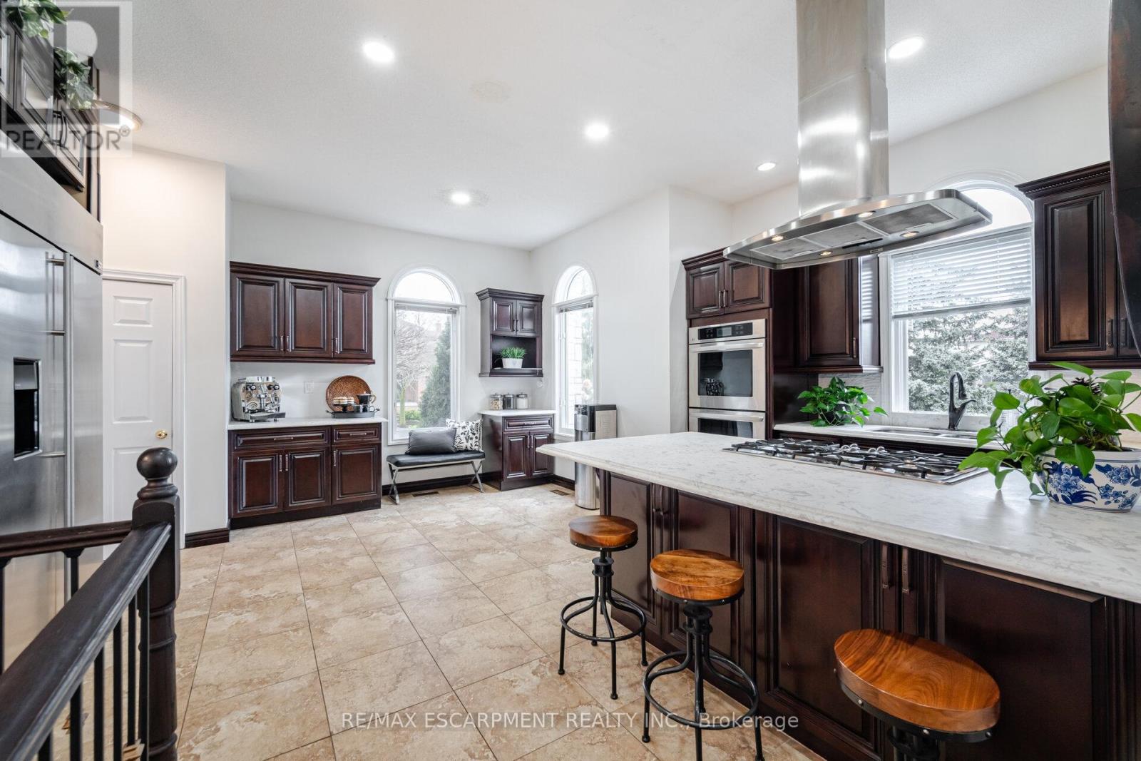 31 Ingrid Court, Hamilton, Ontario  L8W 2V4 - Photo 6 - X12379665