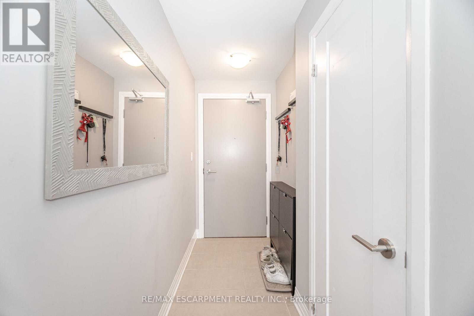 308 - 10 Concord Place, Grimsby, Ontario  L3M 0G6 - Photo 5 - X12379666