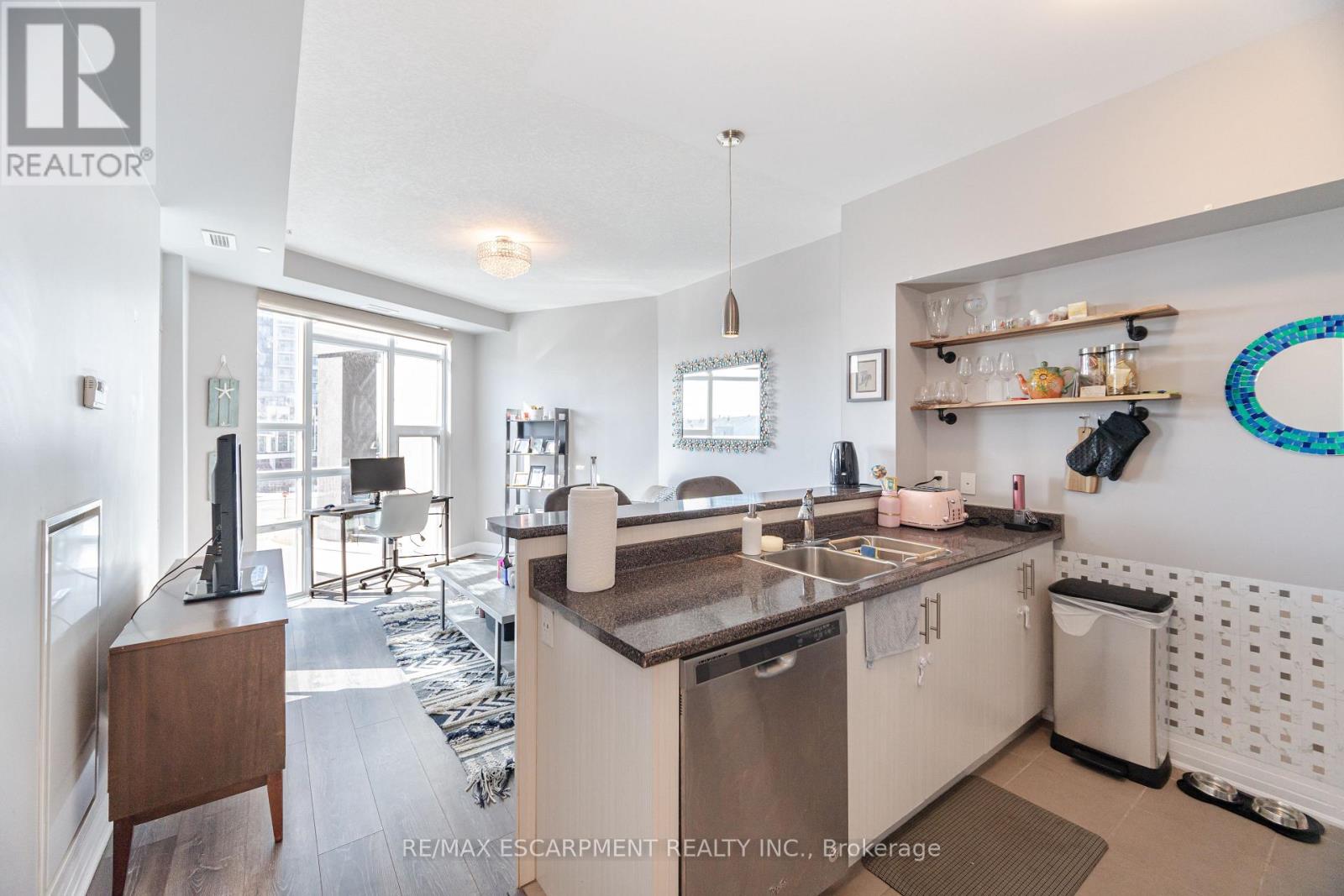 308 - 10 Concord Place, Grimsby, Ontario  L3M 0G6 - Photo 9 - X12379666