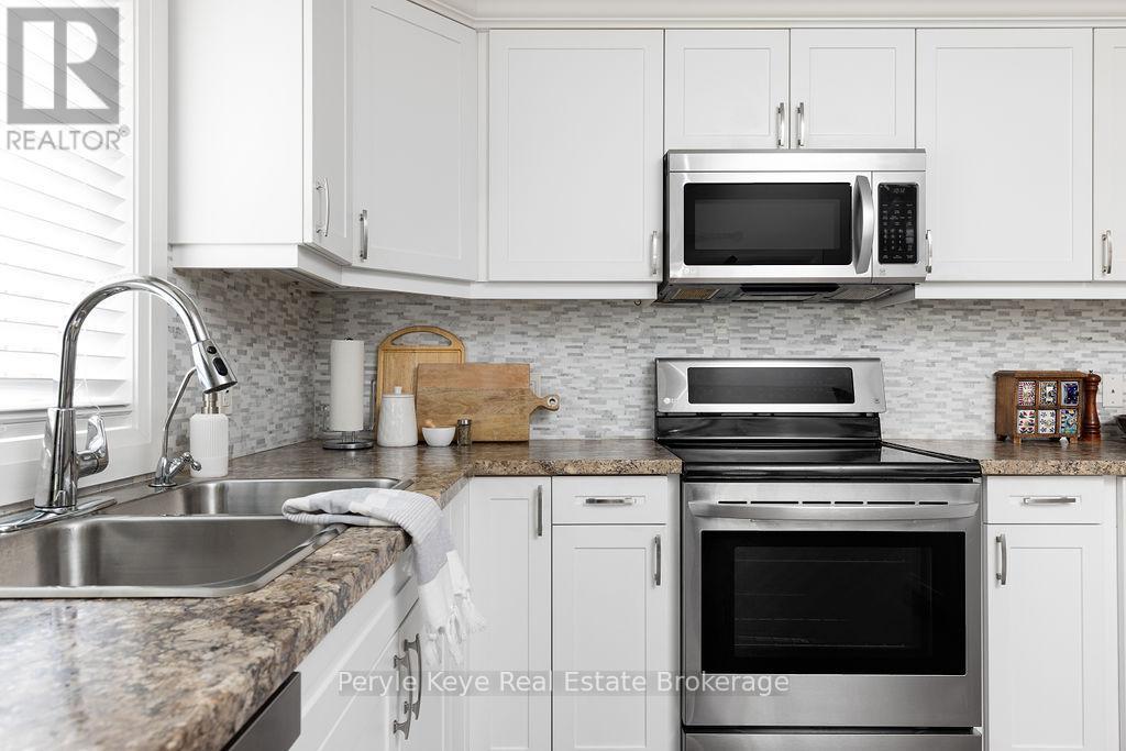 86 Chaffey Township Road, Huntsville, Ontario  P1H 1C8 - Photo 4 - X12379698