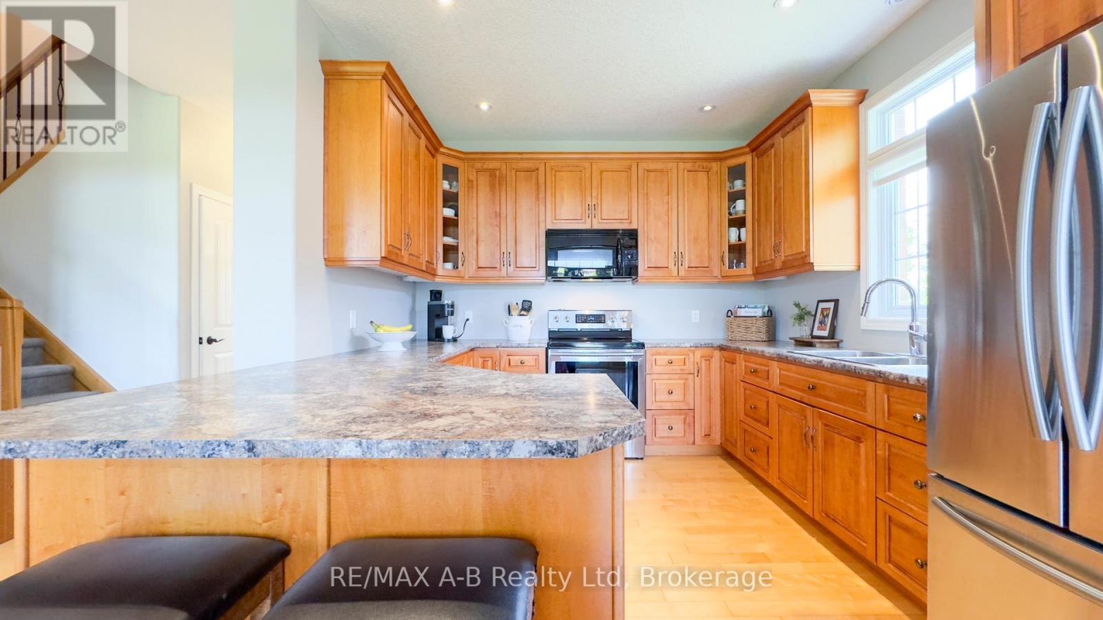 77 Guest Court, St. Marys, Ontario  N4X 1E5 - Photo 11 - X12379702