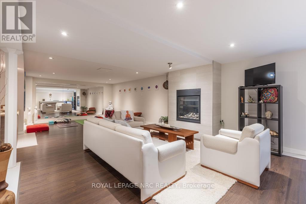 11 Abbey Avenue, St. Catharines (Port Dalhousie), Ontario  L2N 5J5 - Photo 46 - X12379712