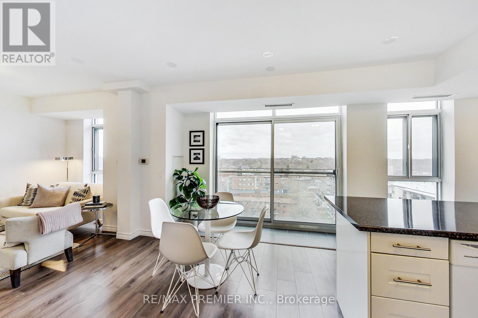 1102 - 15 Maplewood Avenue, Toronto, Ontario  M6C 4B4 - Photo 12 - C12379716