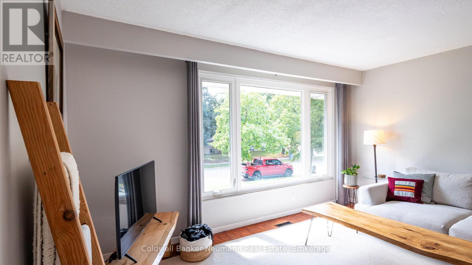 54 Conroy Crescent, Guelph, Ontario  N1G 2V6 - Photo 6 - X12379798