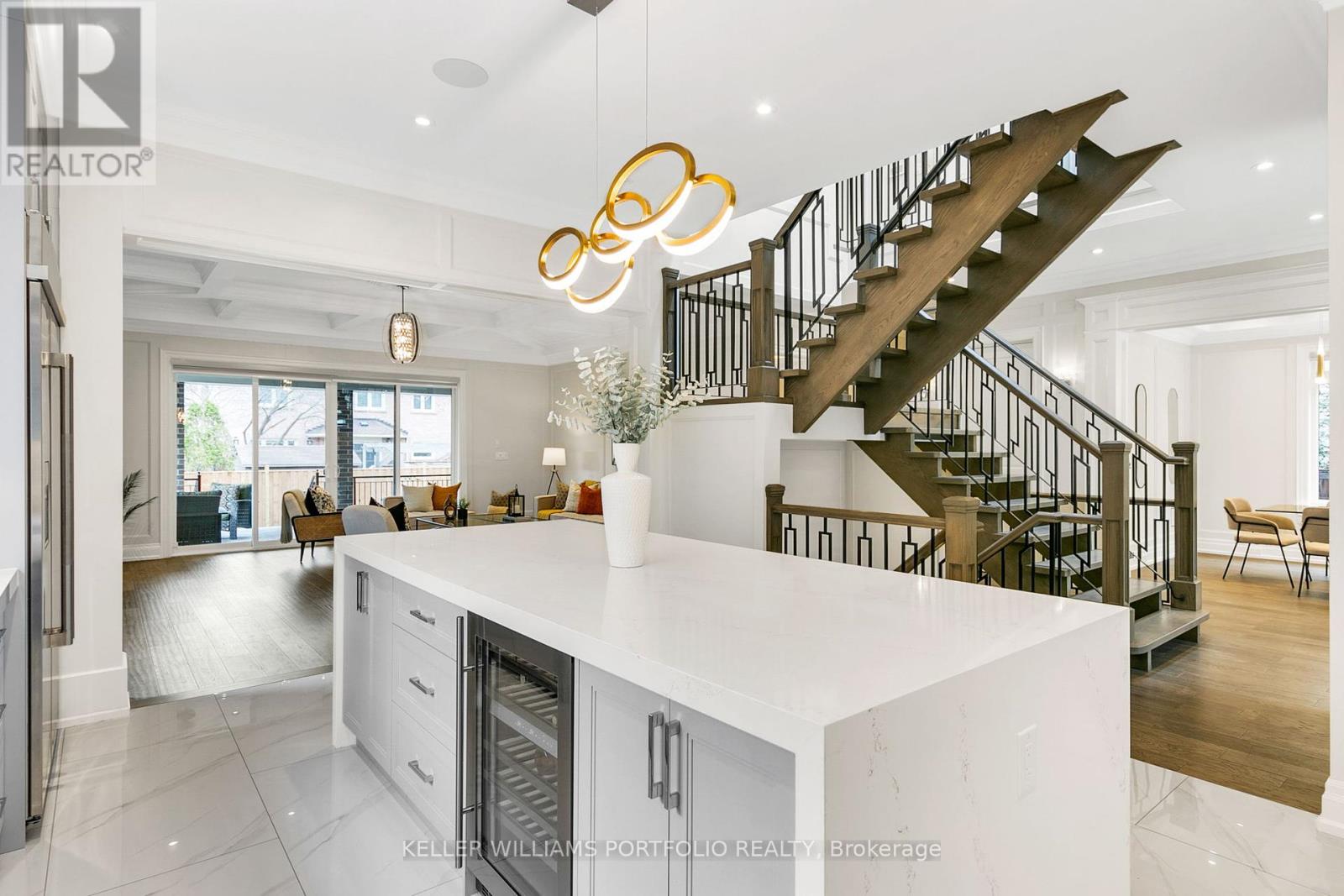 38 Smithwood Drive, Toronto, Ontario  M9B 4R9 - Photo 13 - W12379722