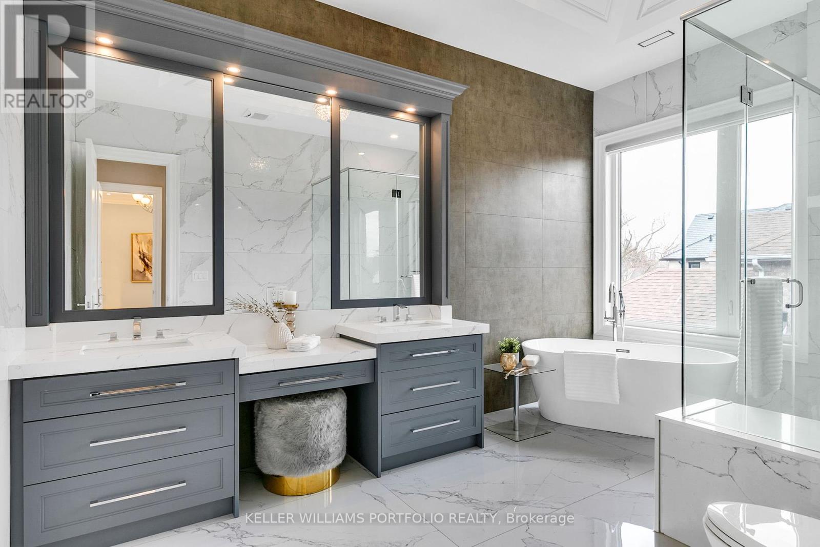 38 Smithwood Drive, Toronto, Ontario  M9B 4R9 - Photo 29 - W12379722