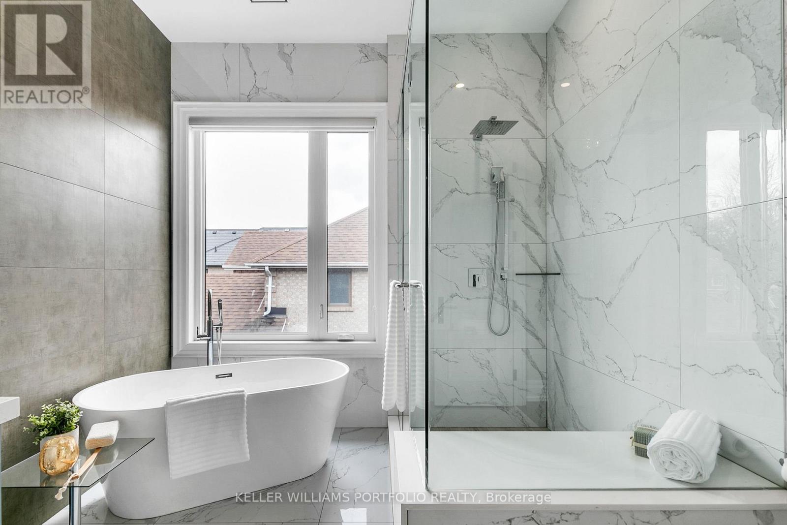 38 Smithwood Drive, Toronto, Ontario  M9B 4R9 - Photo 30 - W12379722