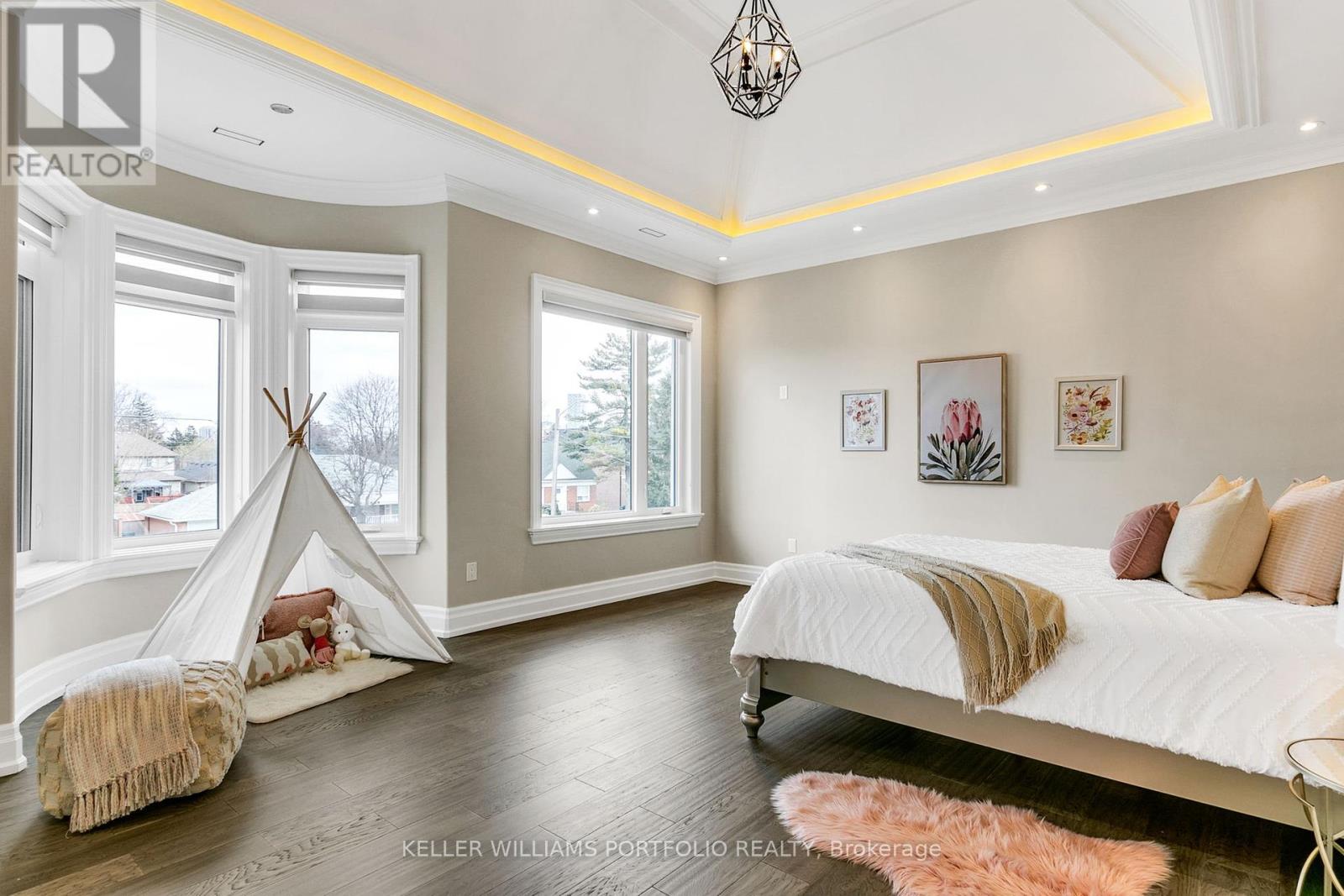 38 Smithwood Drive, Toronto, Ontario  M9B 4R9 - Photo 32 - W12379722