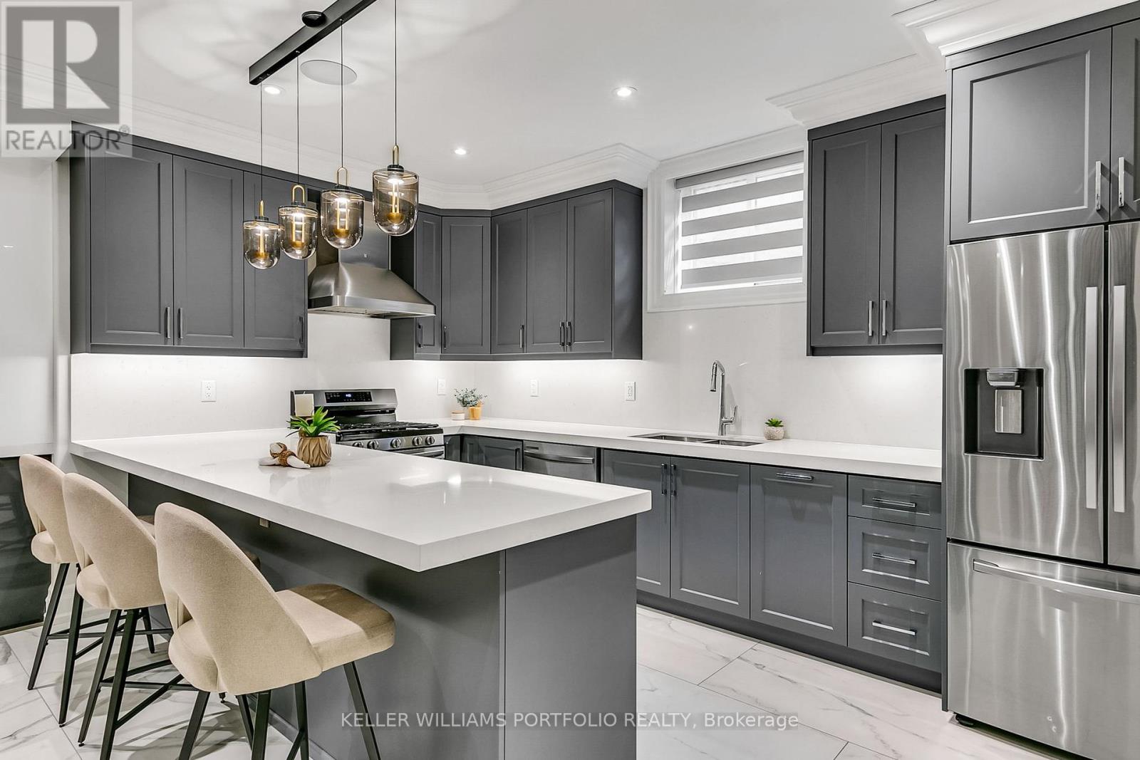 38 Smithwood Drive, Toronto, Ontario  M9B 4R9 - Photo 37 - W12379722