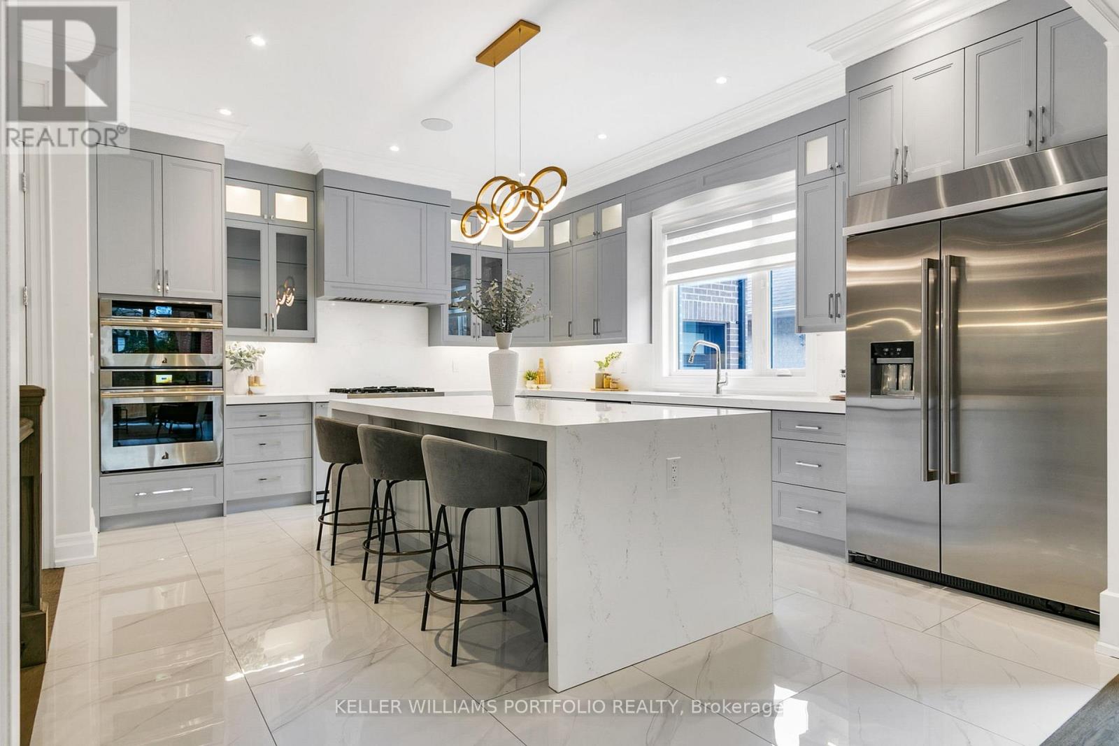 38 Smithwood Drive, Toronto, Ontario  M9B 4R9 - Photo 8 - W12379722