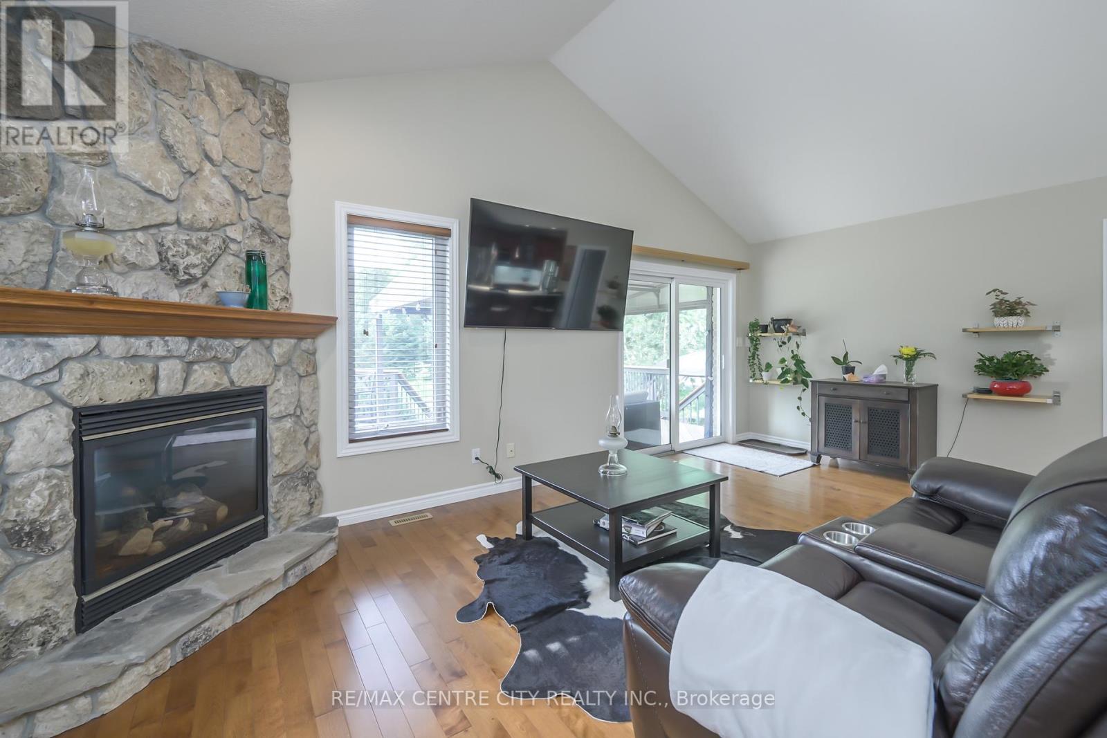 49201 Jamestown Line, Malahide, Ontario  N5H 2R2 - Photo 18 - X12379743