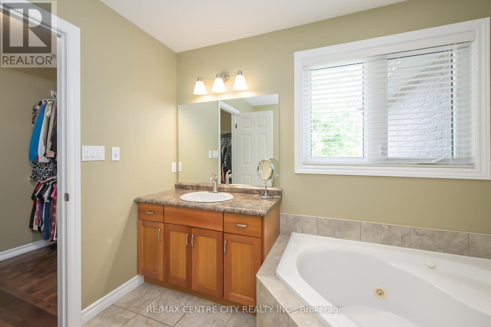 49201 Jamestown Line, Malahide, Ontario  N5H 2R2 - Photo 26 - X12379743