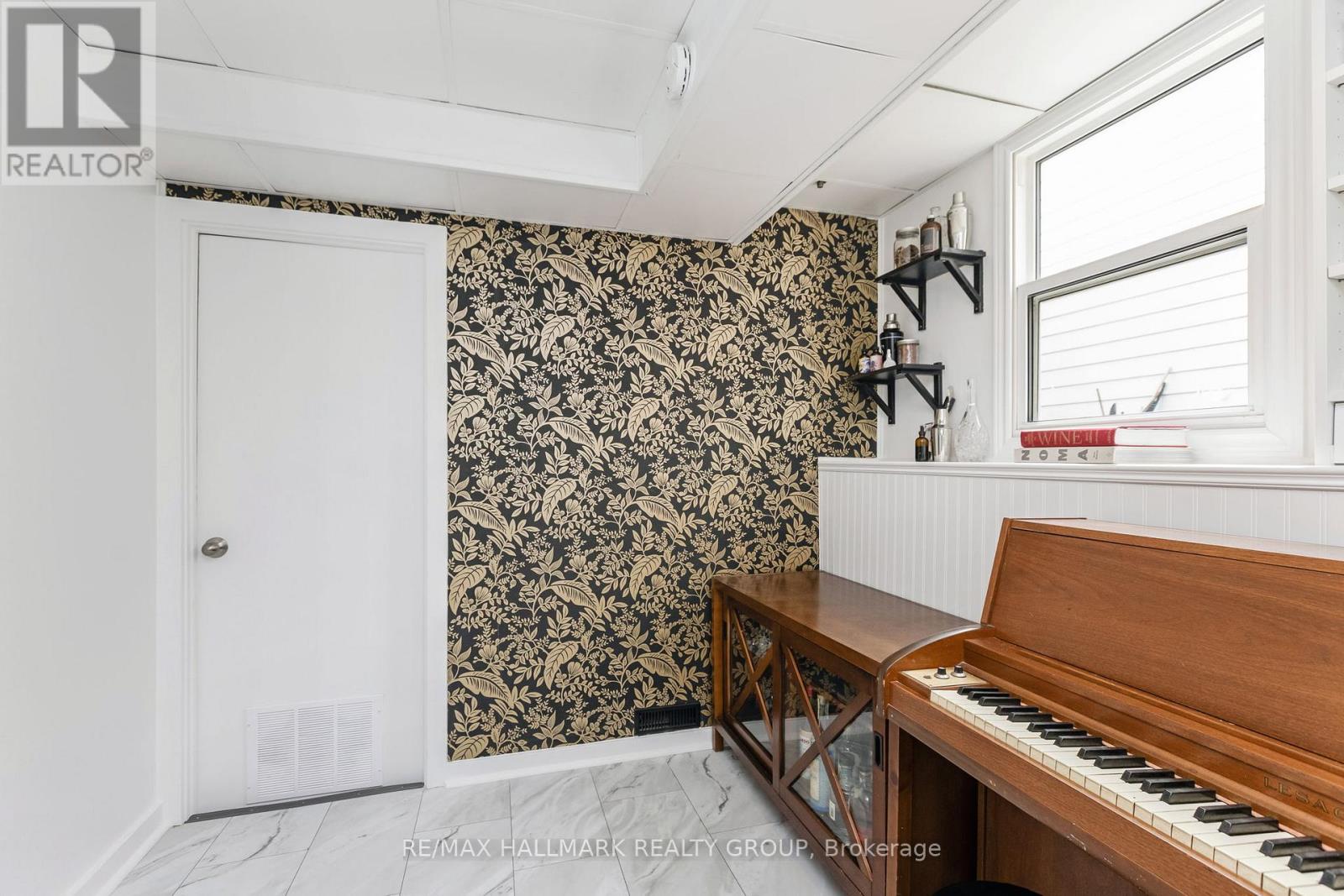 1225 Foxbar Avenue, Ottawa, Ontario  K1V 6V4 - Photo 24 - X12379750