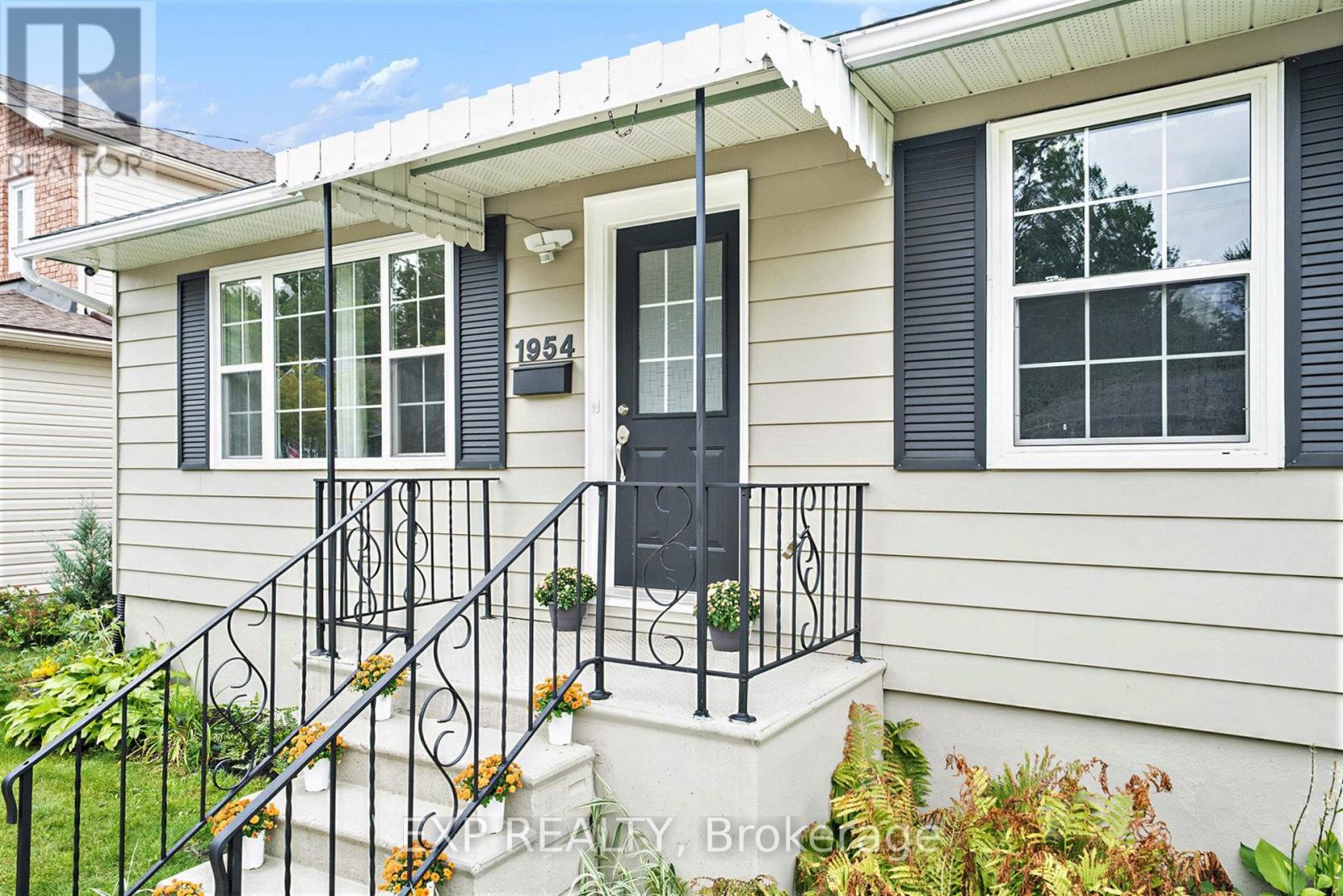 Property at 1954 ROSEBELLA AVENUE image 2