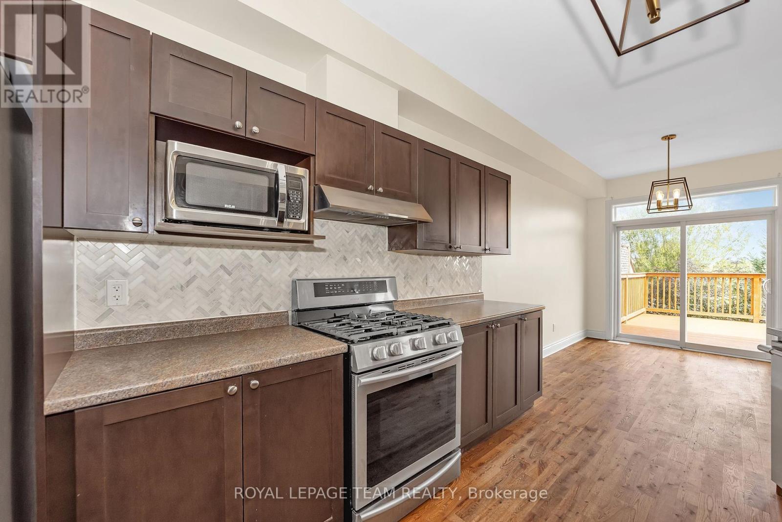 142 Desmond Trudeau Drive, Arnprior, Ontario  K7S 0H1 - Photo 8 - X12379818