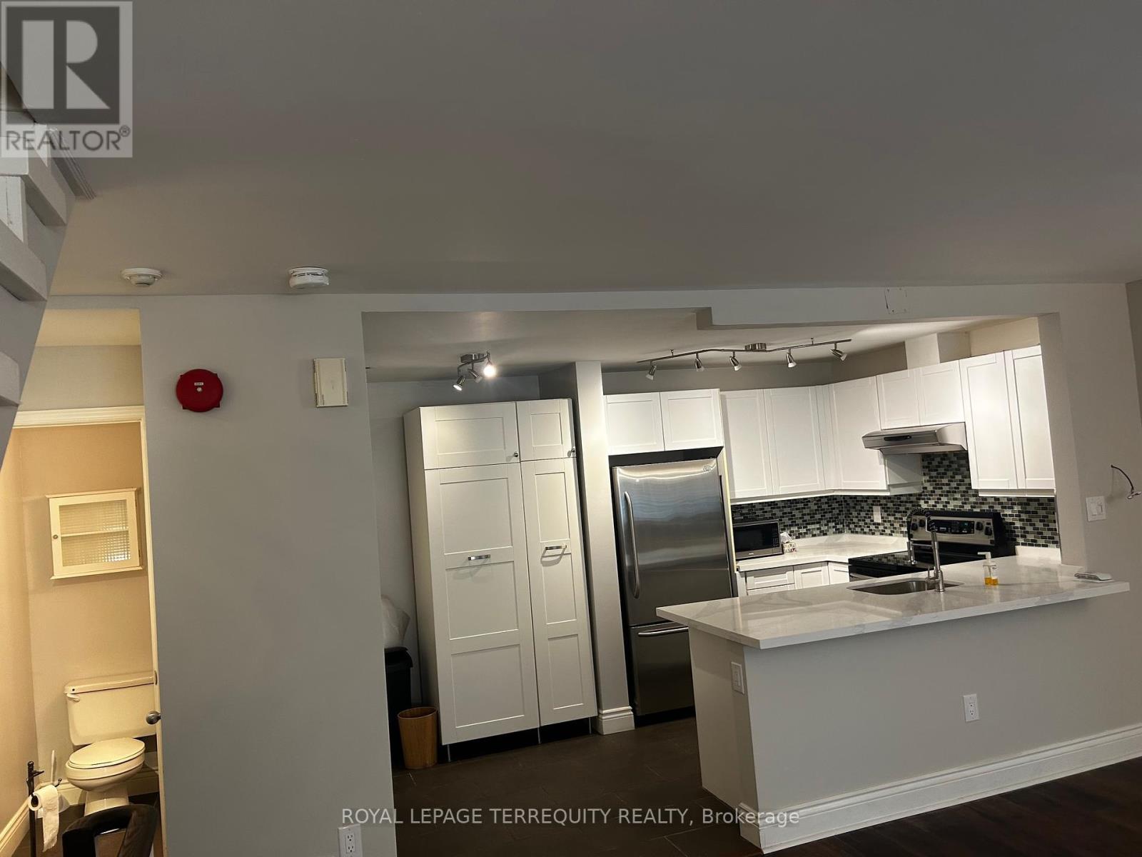 B13 - 108 Finch Avenue W, Toronto, Ontario  M2N 6W6 - Photo 4 - C12374313