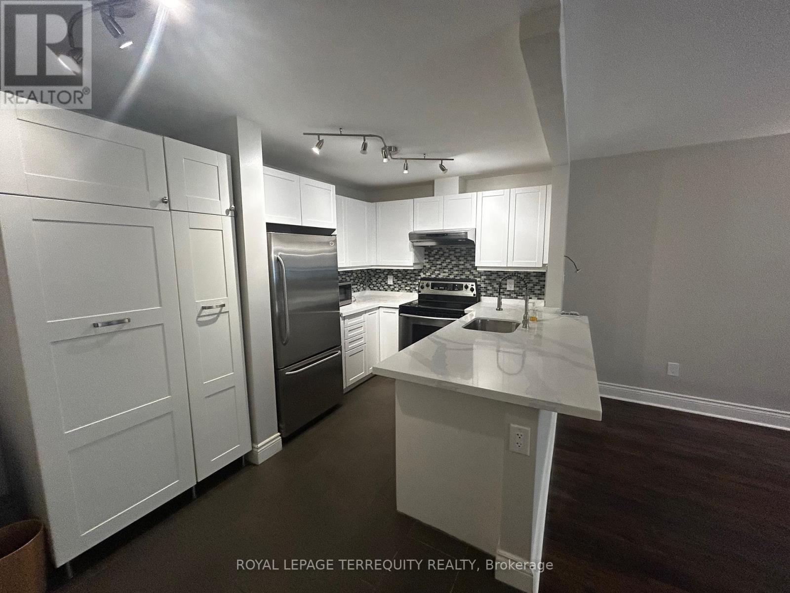 B13 - 108 Finch Avenue W, Toronto, Ontario  M2N 6W6 - Photo 6 - C12374313