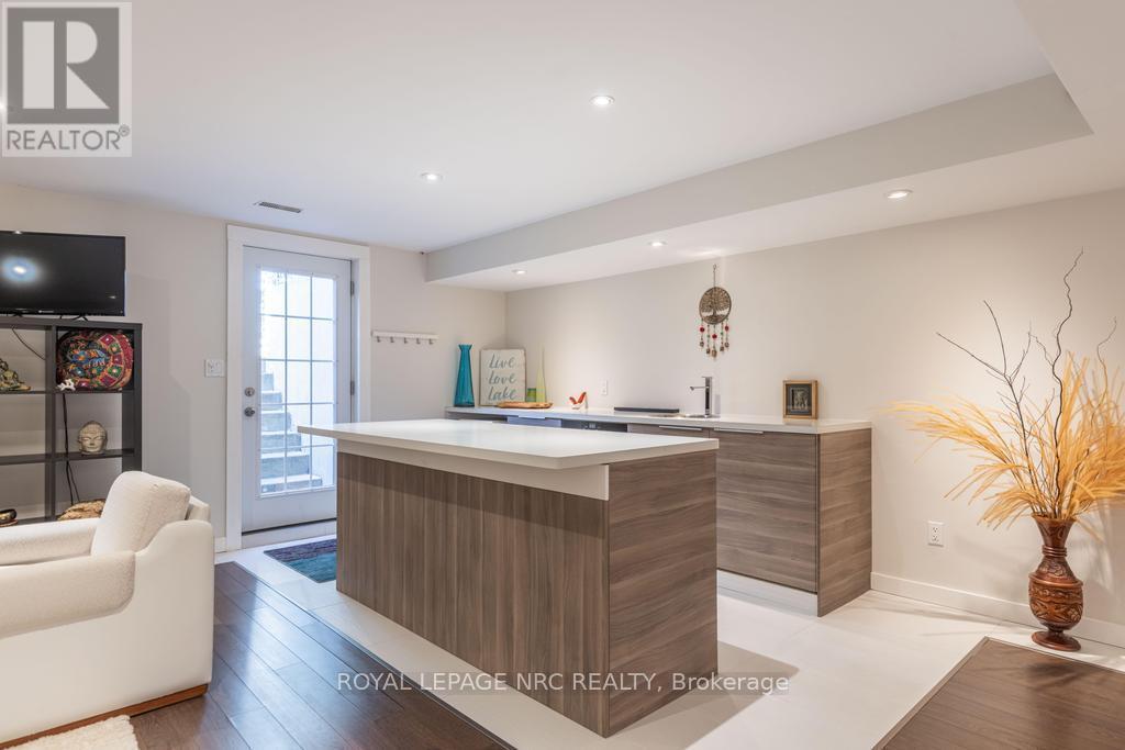 11 Abbey Avenue, St. Catharines (Port Dalhousie), Ontario  L2N 5J5 - Photo 44 - X12379712