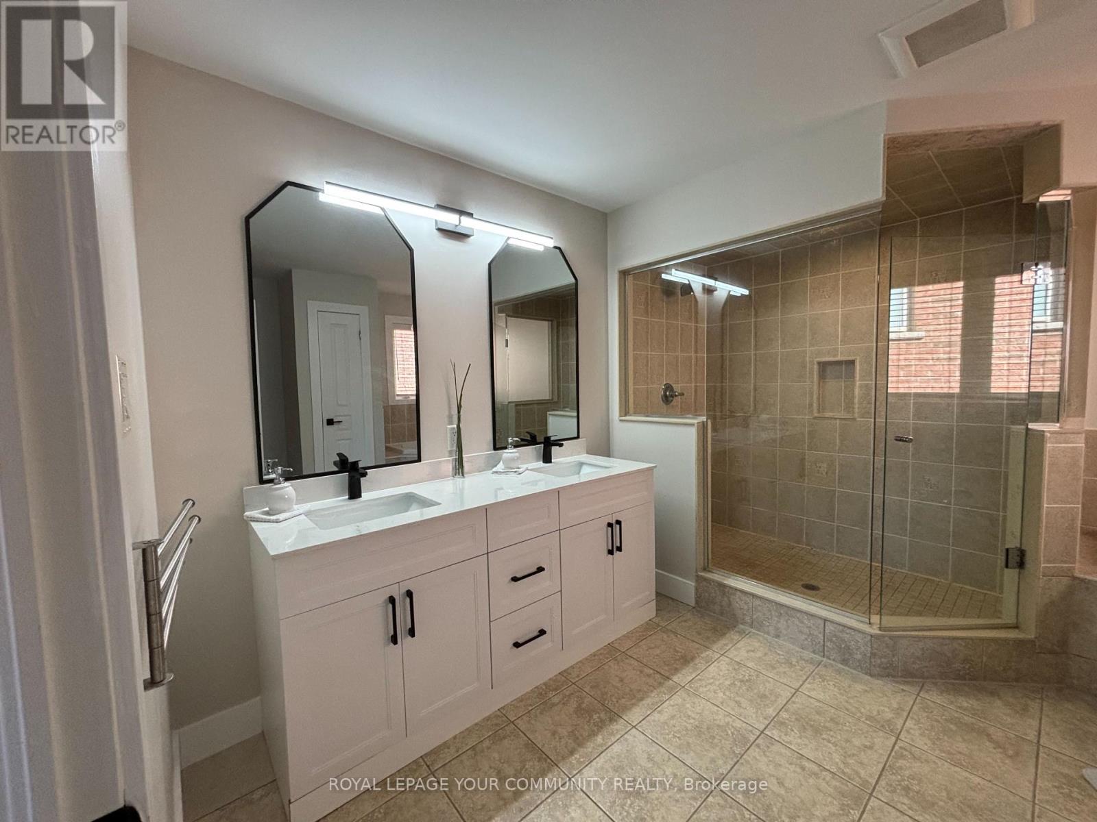 20 Grovewood Street, Richmond Hill, Ontario  L4E 4X4 - Photo 30 - N12379777