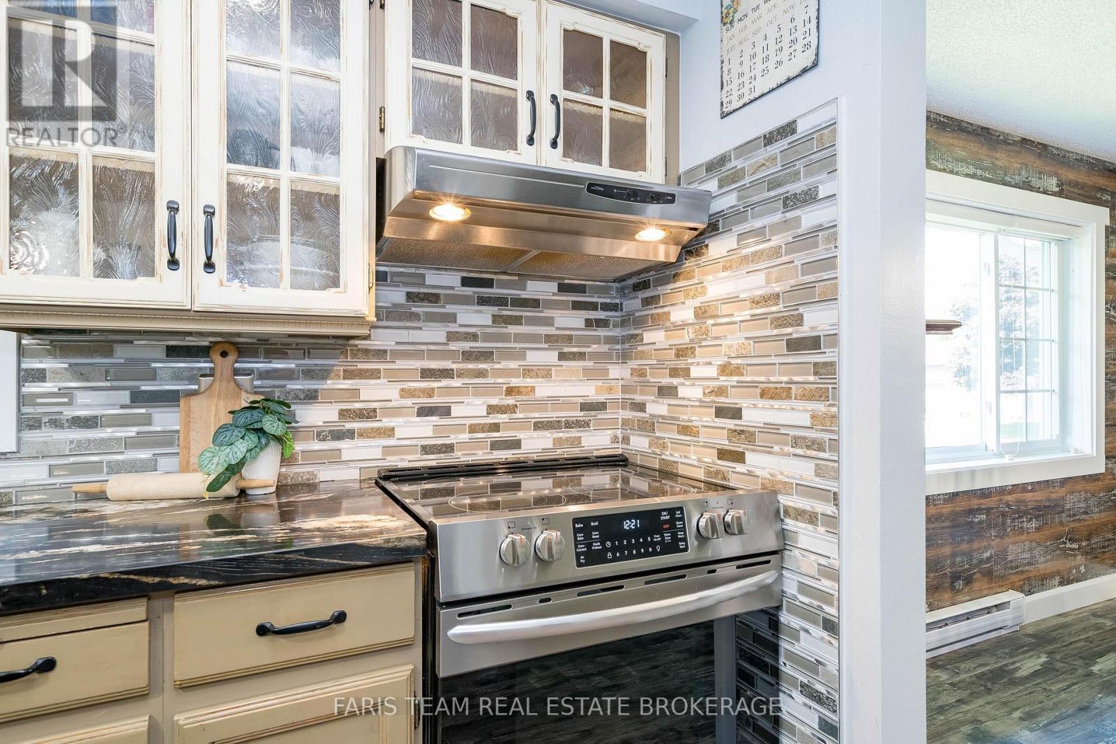 132 Patterson Road, Barrie (Ardagh), Ontario  L4N 3W4 - Photo 10 - S12379796