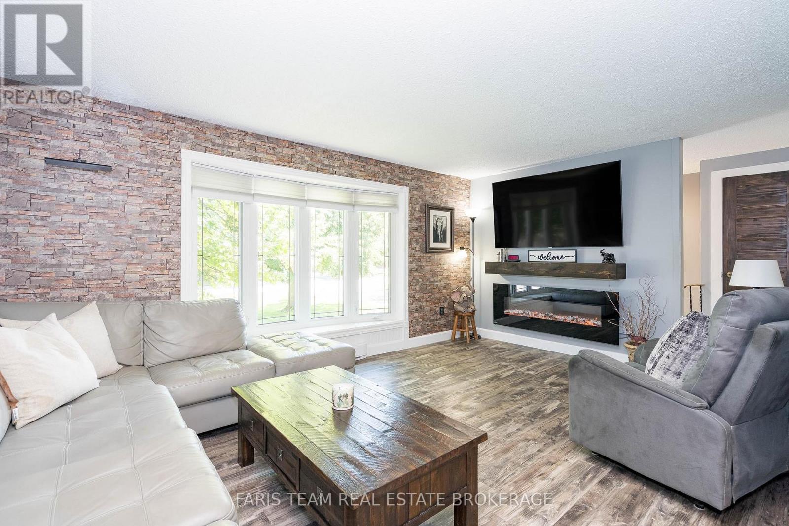 132 Patterson Road, Barrie (Ardagh), Ontario  L4N 3W4 - Photo 15 - S12379796