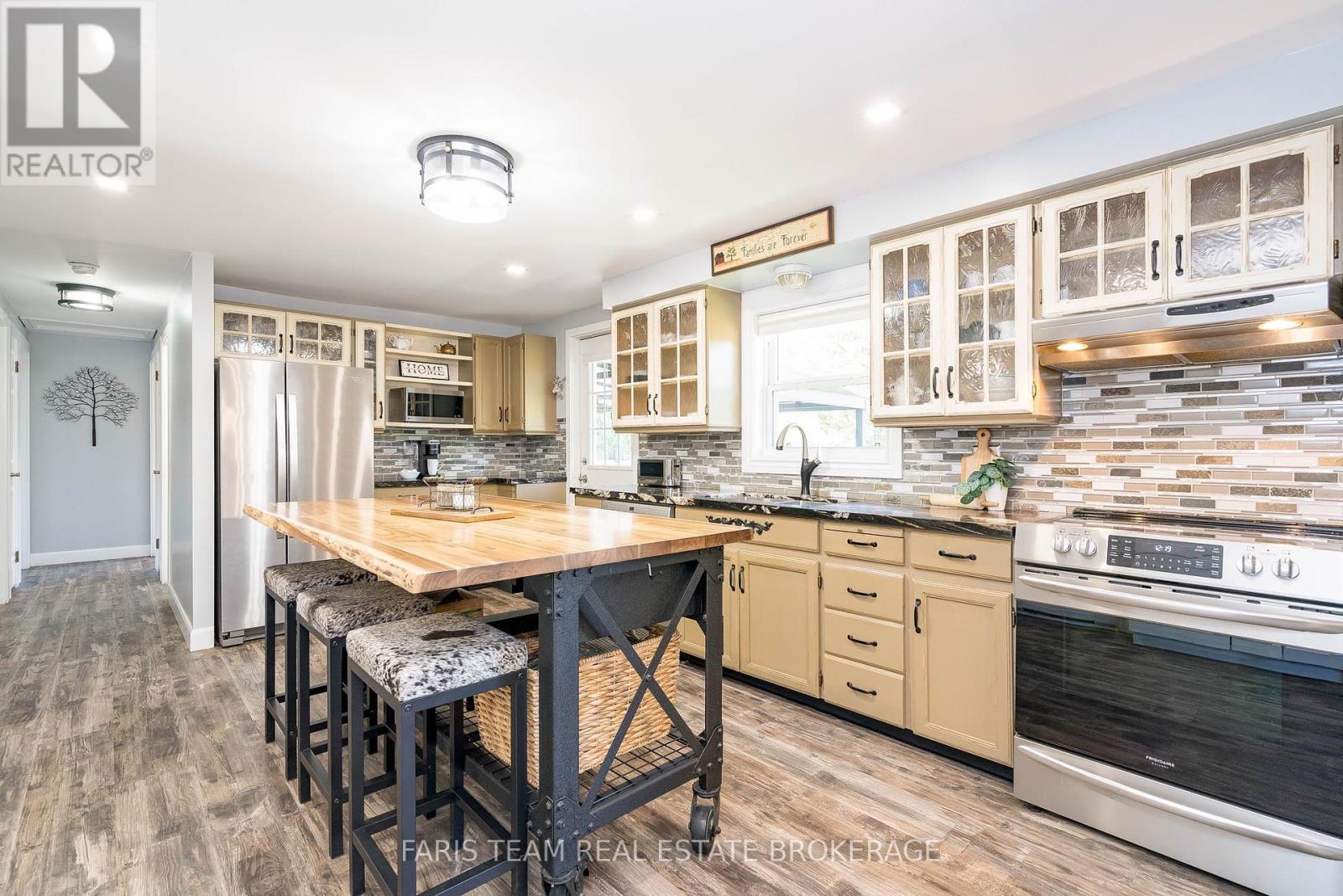 132 Patterson Road, Barrie (Ardagh), Ontario  L4N 3W4 - Photo 9 - S12379796