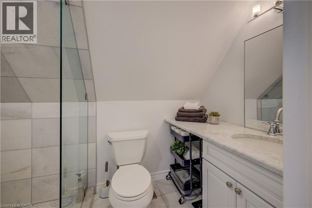 19 Dunbar Road N, Waterloo, Ontario  N2L 2C8 - Photo 24 - 40765072