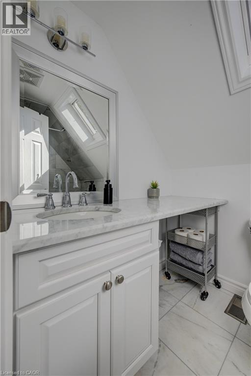 19 Dunbar Road N, Waterloo, Ontario  N2L 2C8 - Photo 30 - 40765072