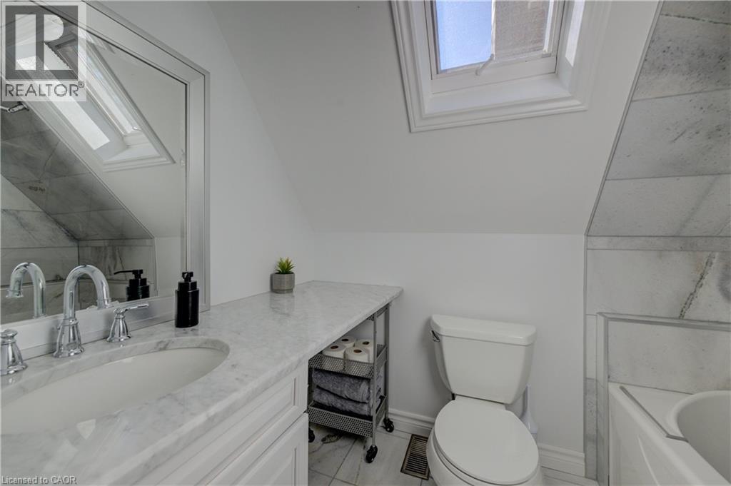 19 Dunbar Road N, Waterloo, Ontario  N2L 2C8 - Photo 29 - 40765072
