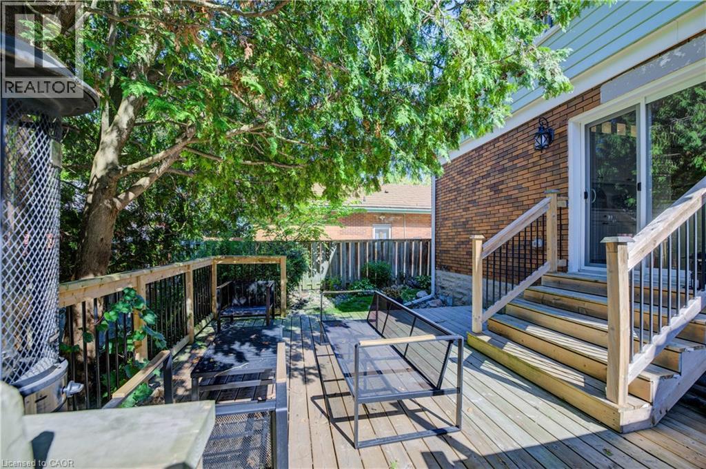 19 Dunbar Road N, Waterloo, Ontario  N2L 2C8 - Photo 38 - 40765072