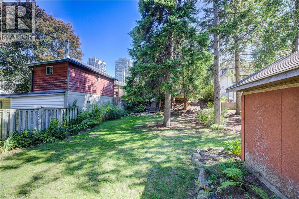 19 Dunbar Road N, Waterloo, Ontario  N2L 2C8 - Photo 42 - 40765072