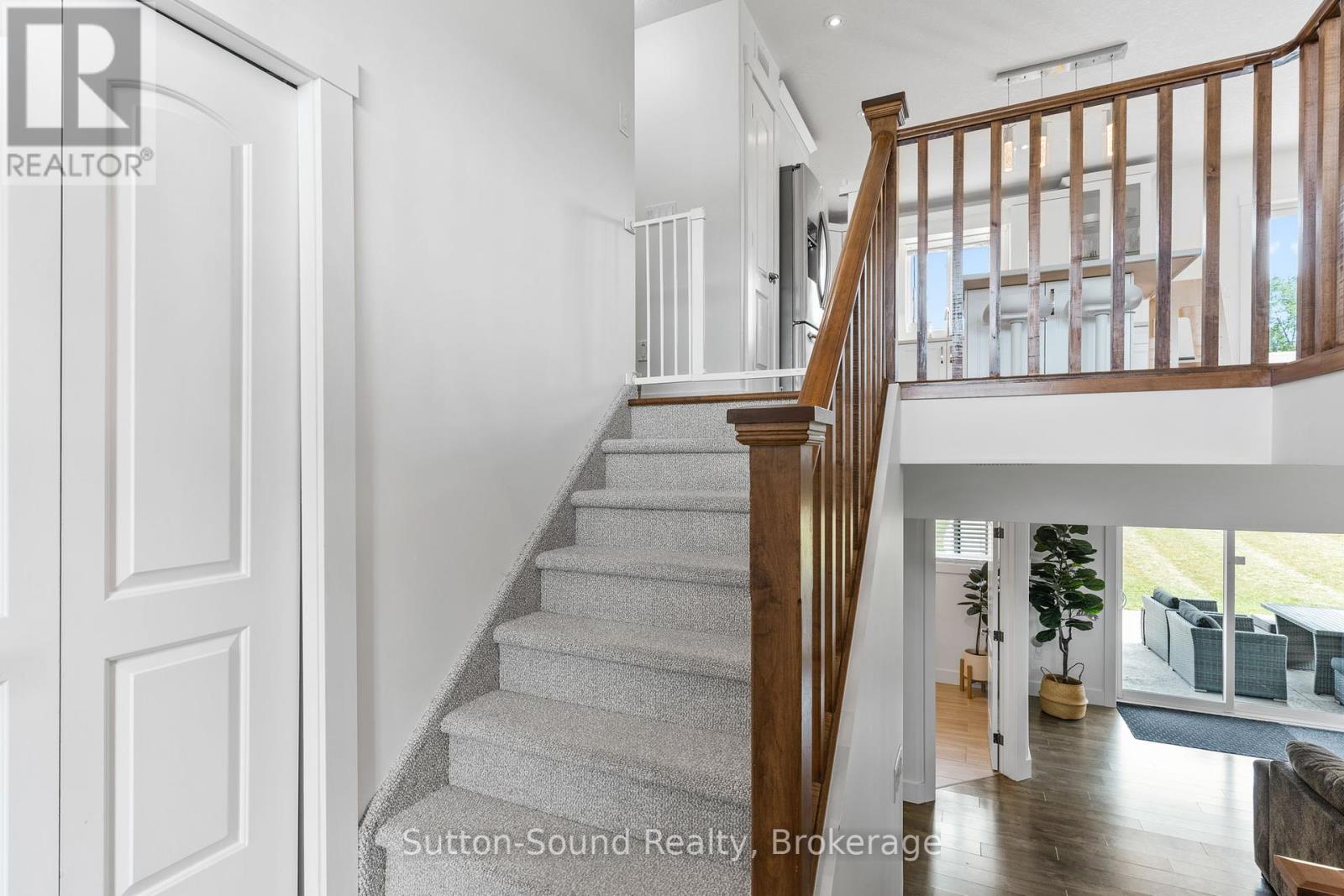 111 Donway Drive, Chatsworth, Ontario  N0H 1G0 - Photo 4 - X12379829