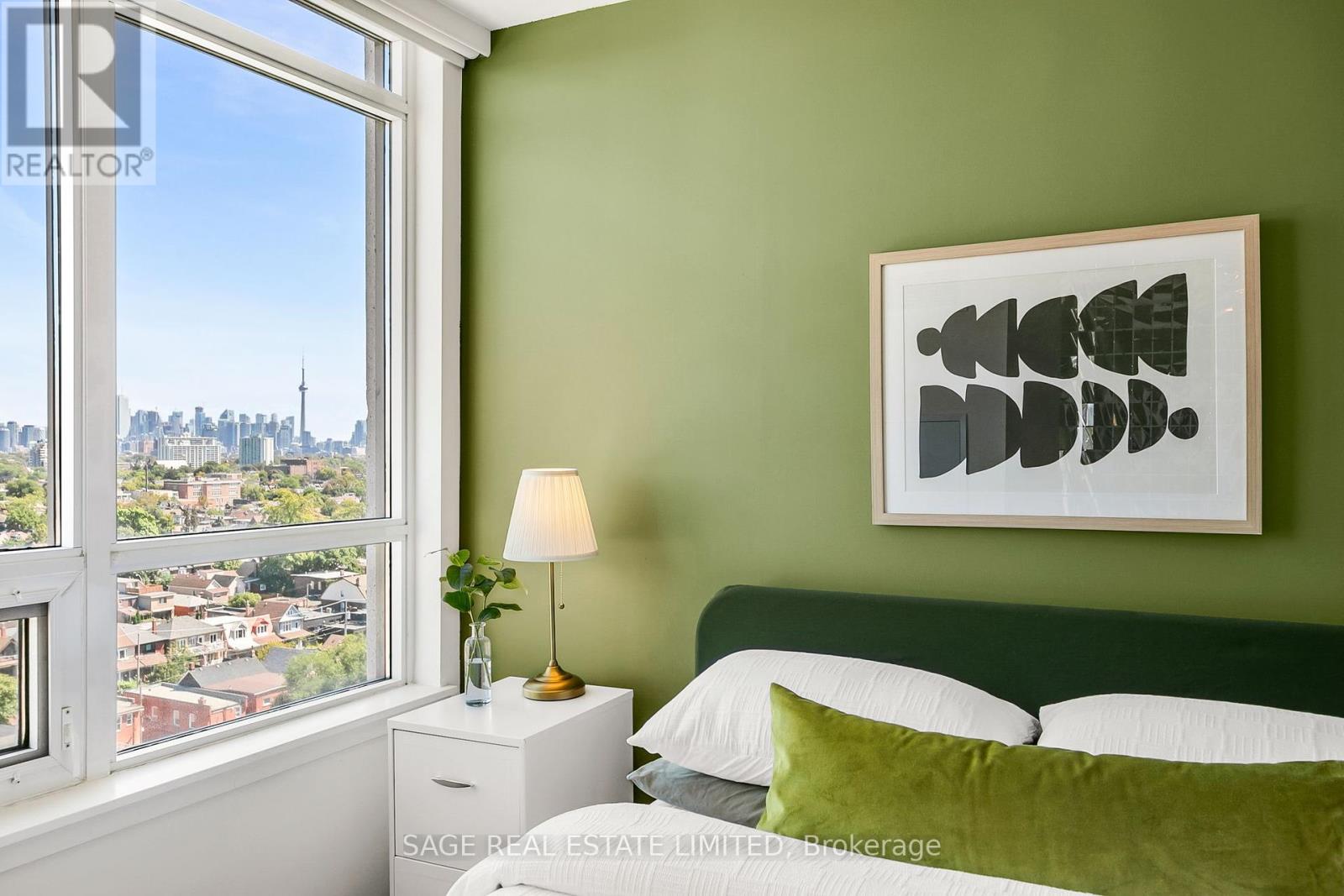1304 - 812 LANSDOWNE AVENUE, Toronto, Ontario