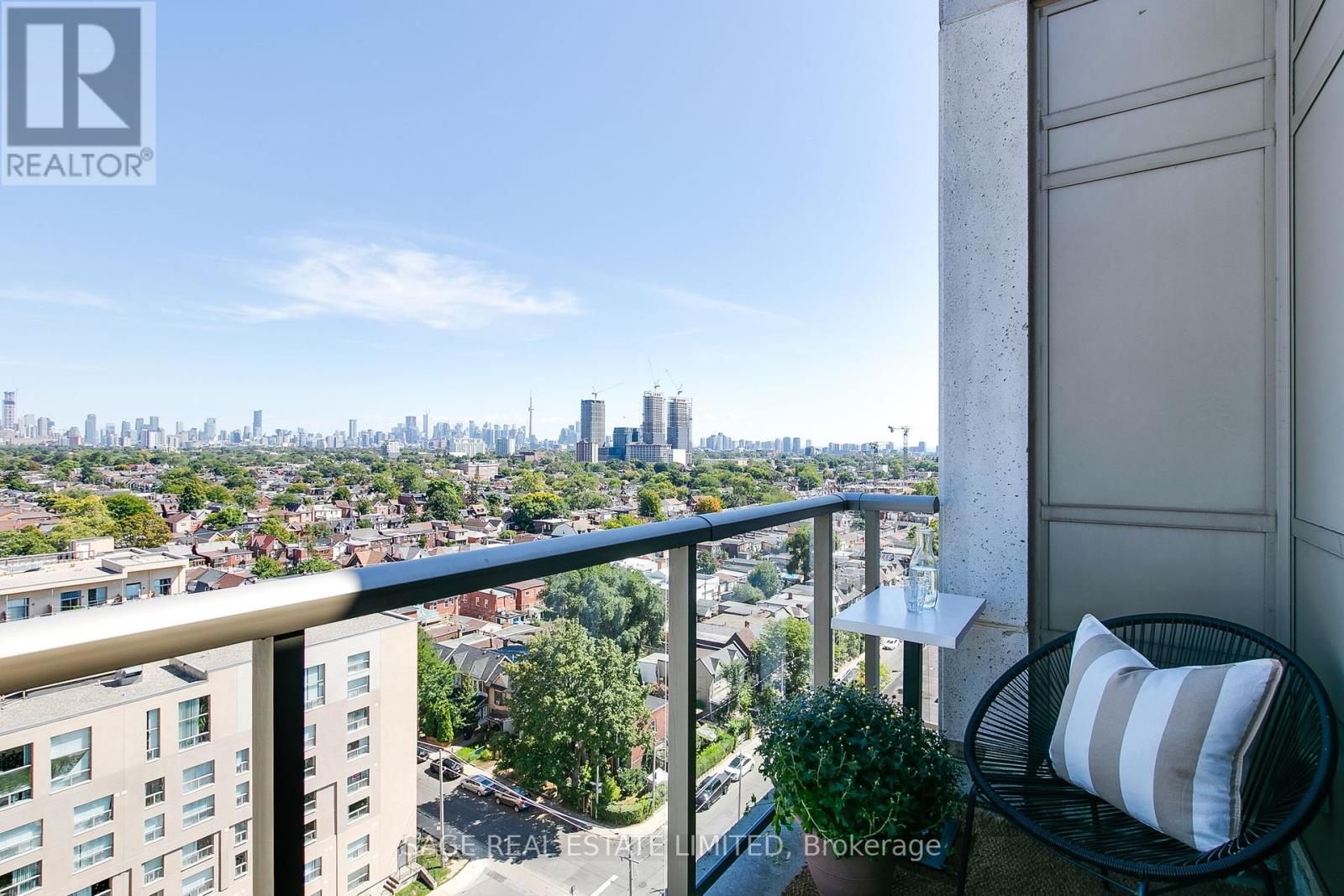 1304 - 812 Lansdowne Avenue, Toronto, Ontario  M6H 4K5 - Photo 15 - W12379733
