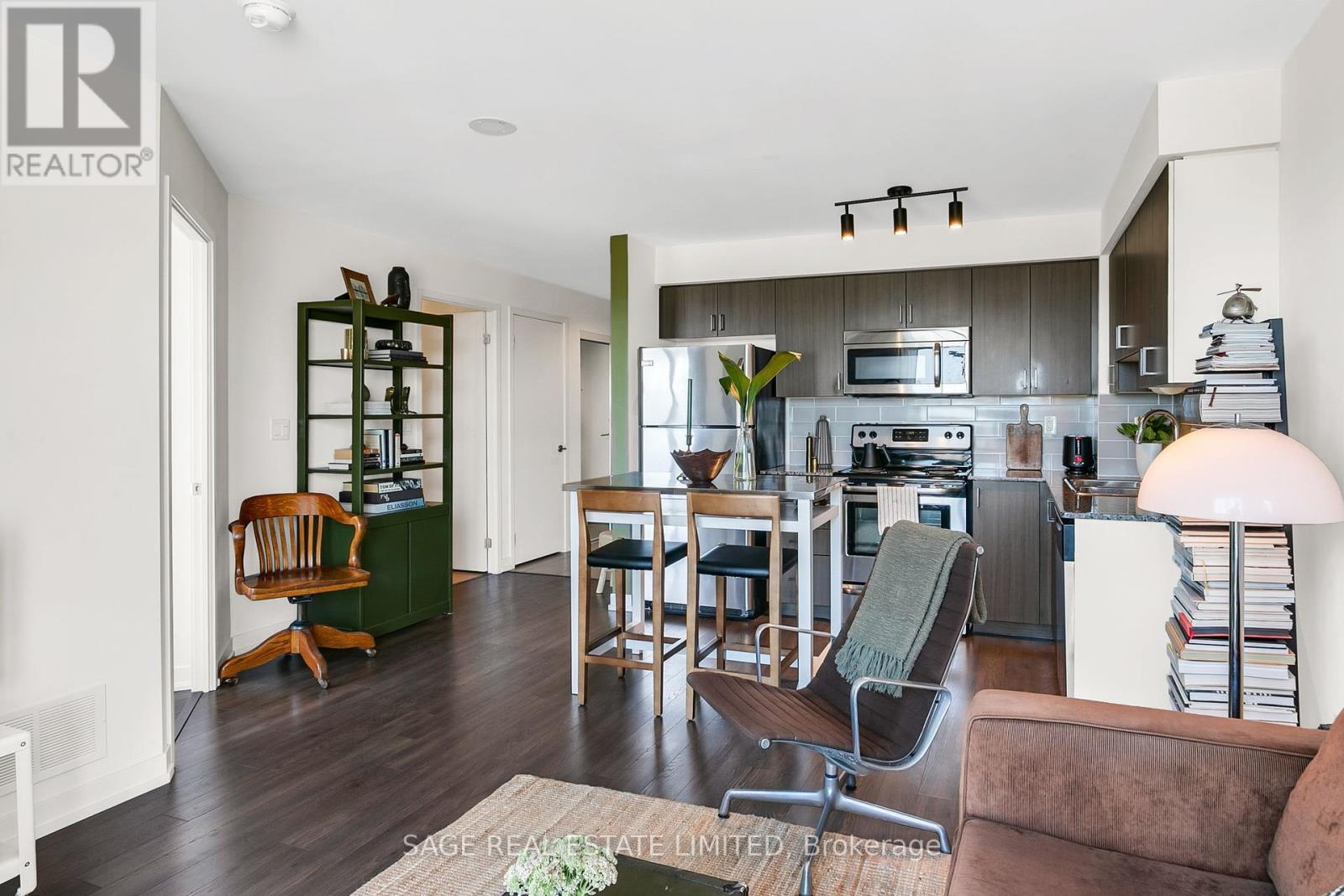 1304 - 812 Lansdowne Avenue, Toronto, Ontario  M6H 4K5 - Photo 19 - W12379733